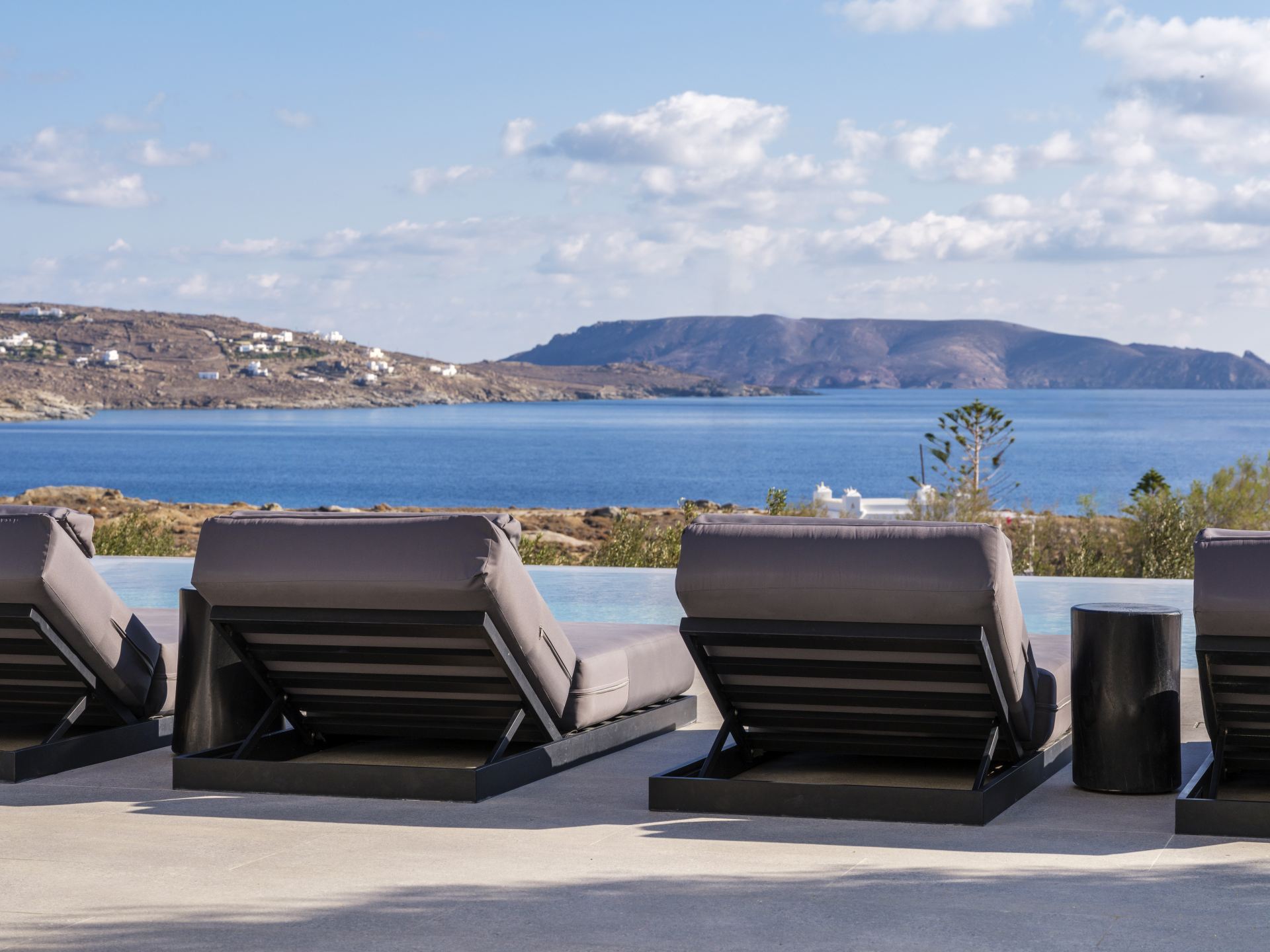 Blue Eye Grand Villa