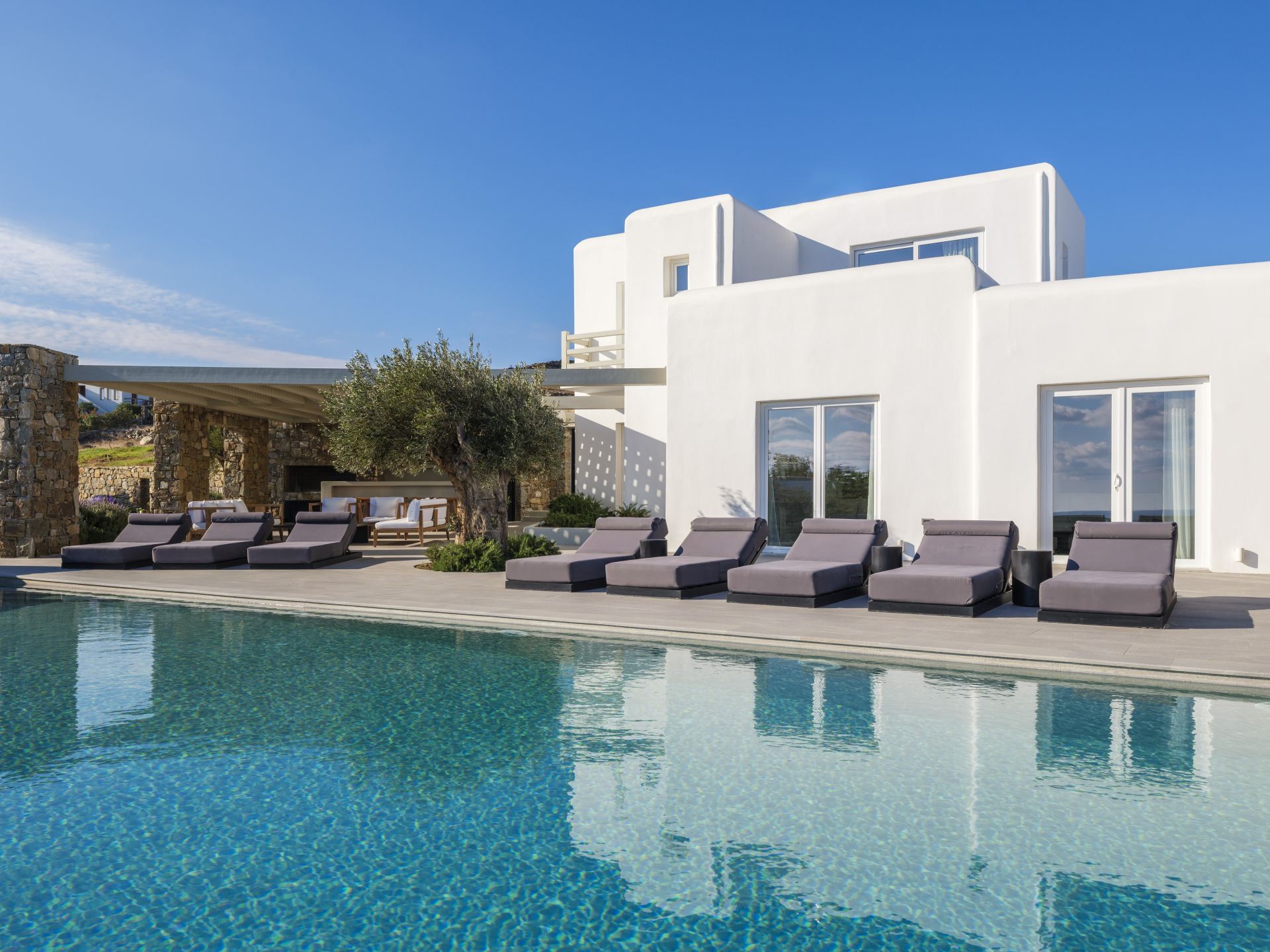 Blue Eye Grand Villa