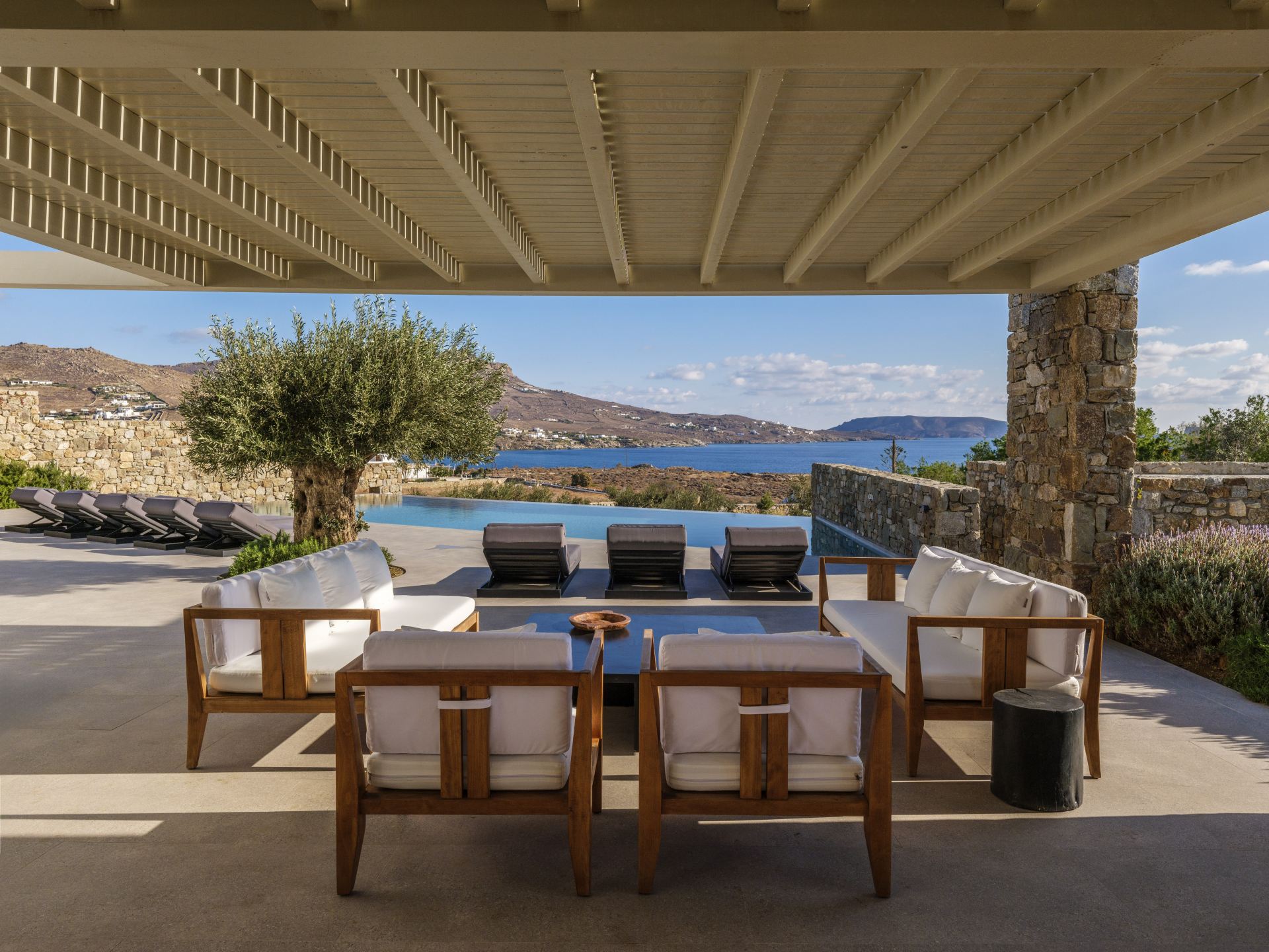 Blue Eye Grand Villa