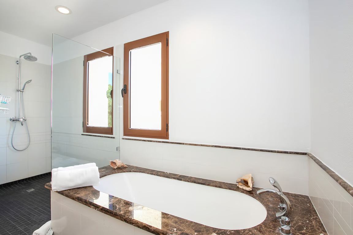 Sea Breeze 3 Bdr Condo