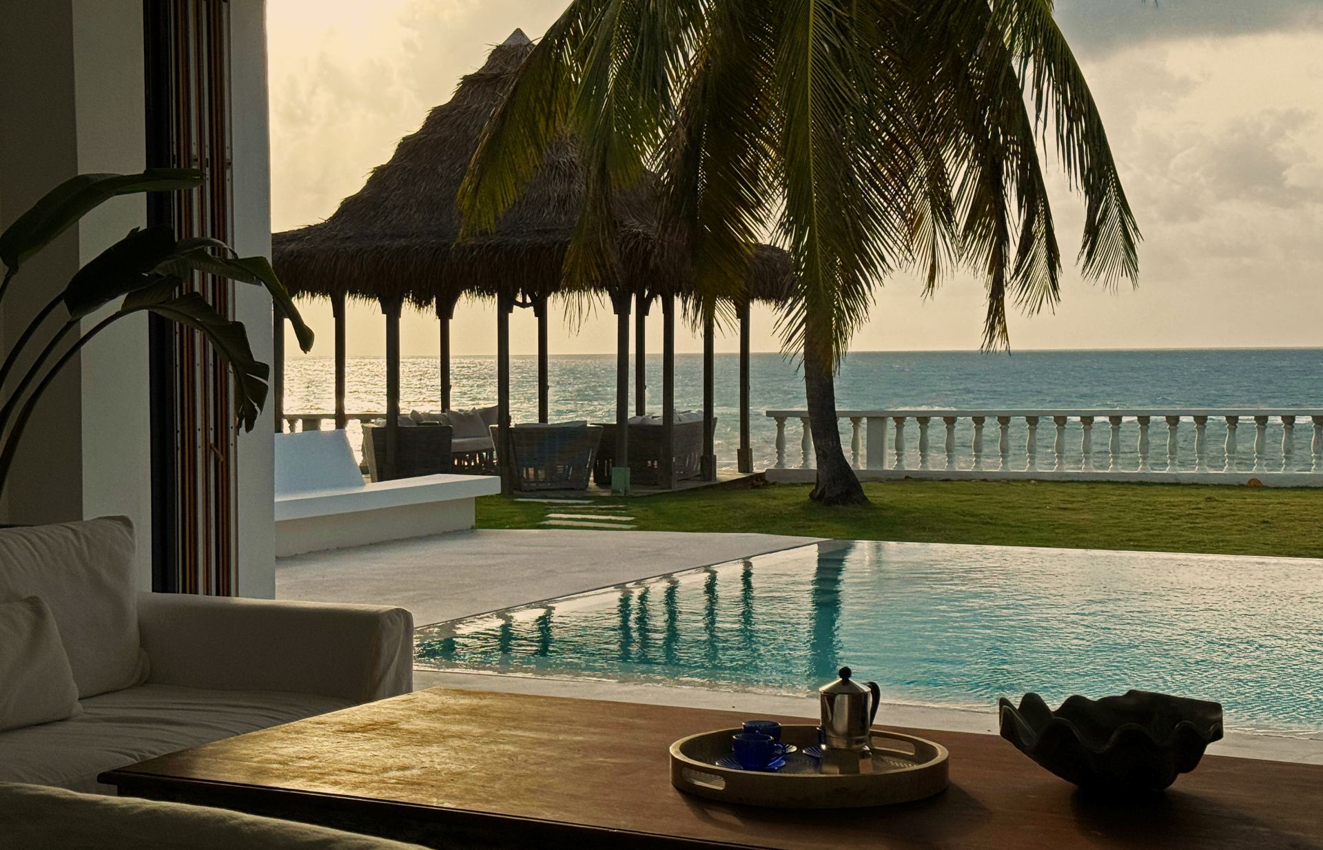 La Marea & Guest House