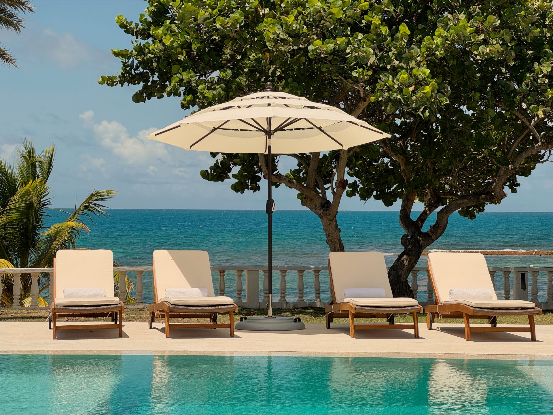 La Marea & Guest House