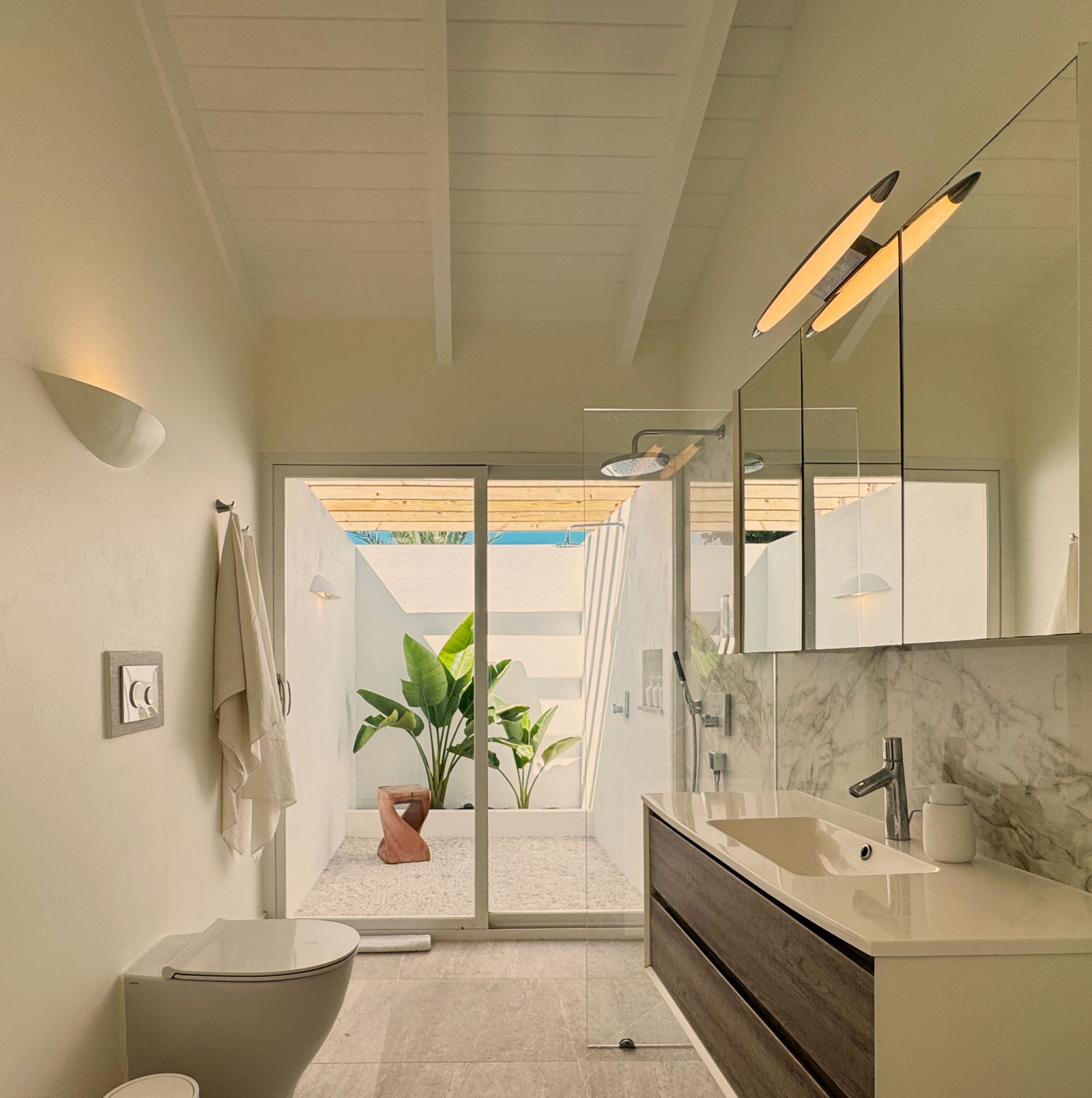 La Marea & Guest House