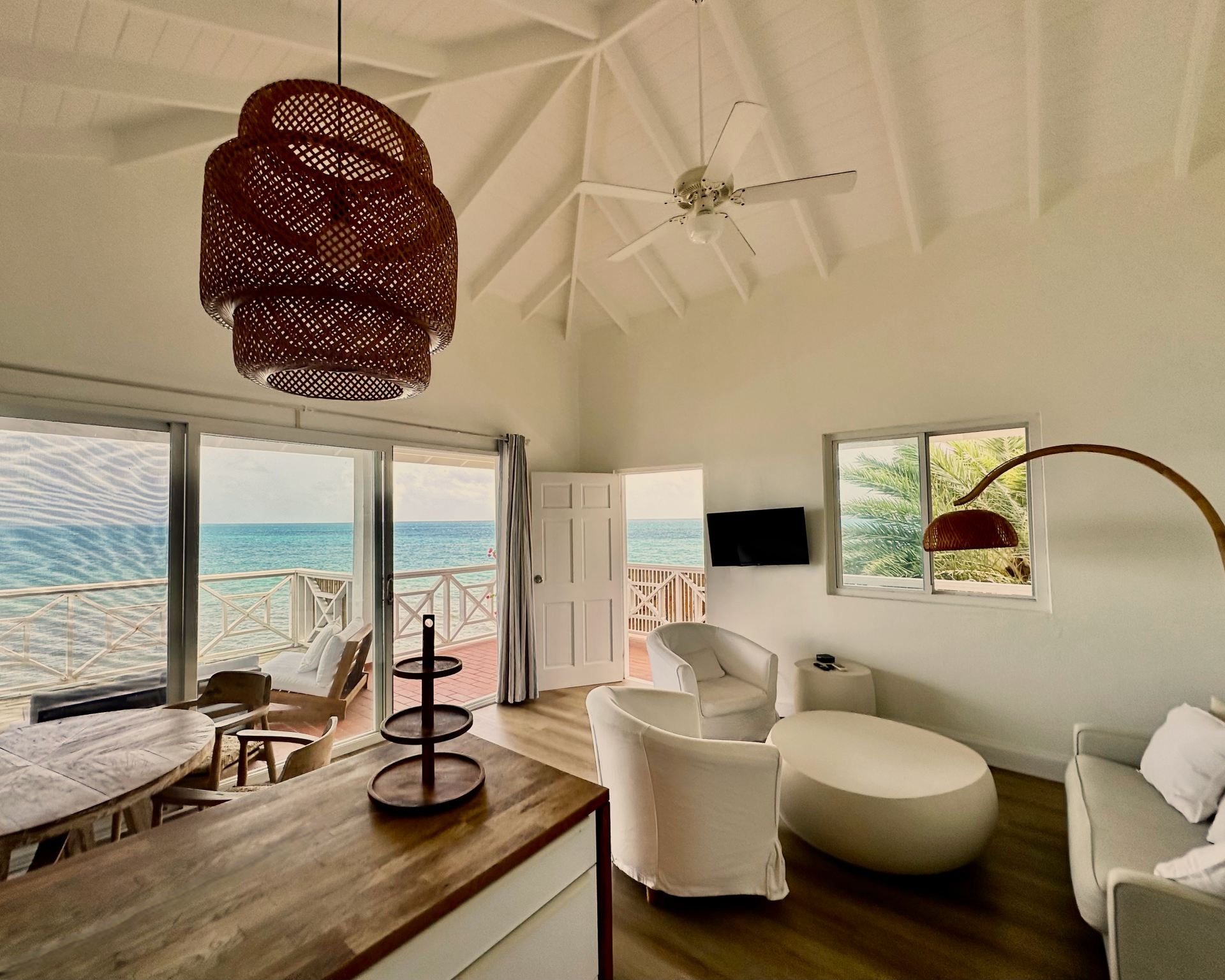 La Marea & Guest House