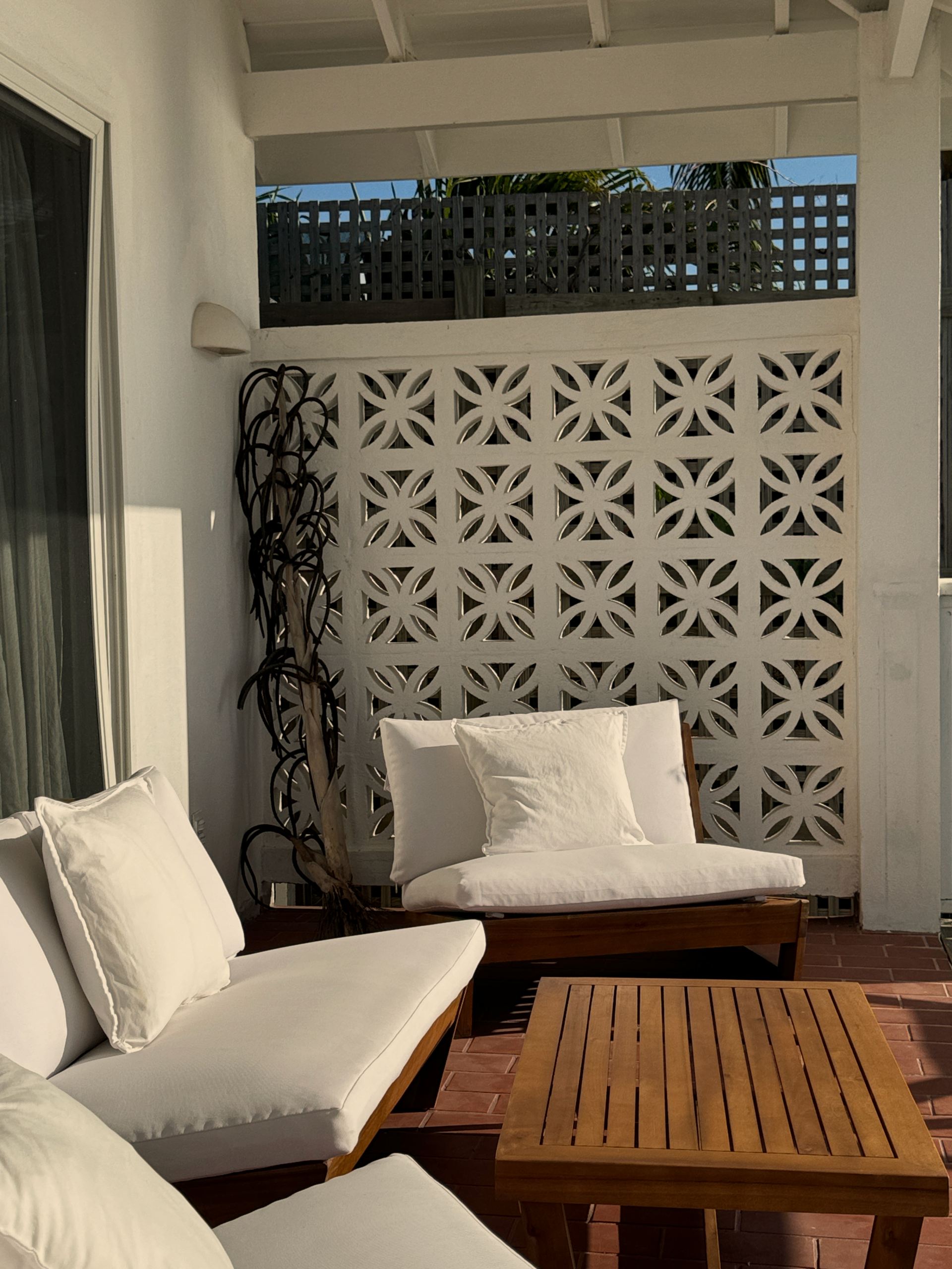 La Marea & Guest House