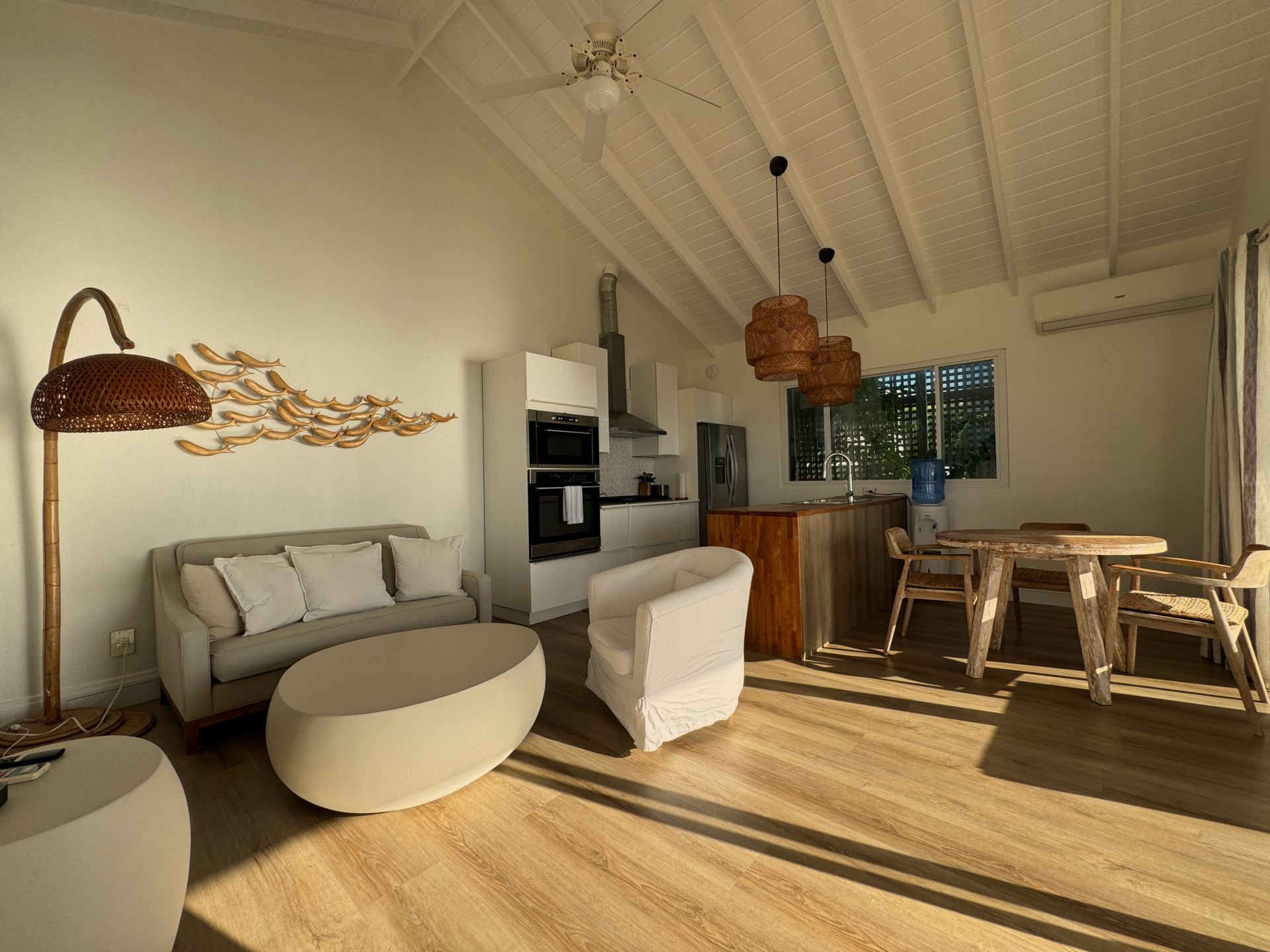 La Marea & Guest House