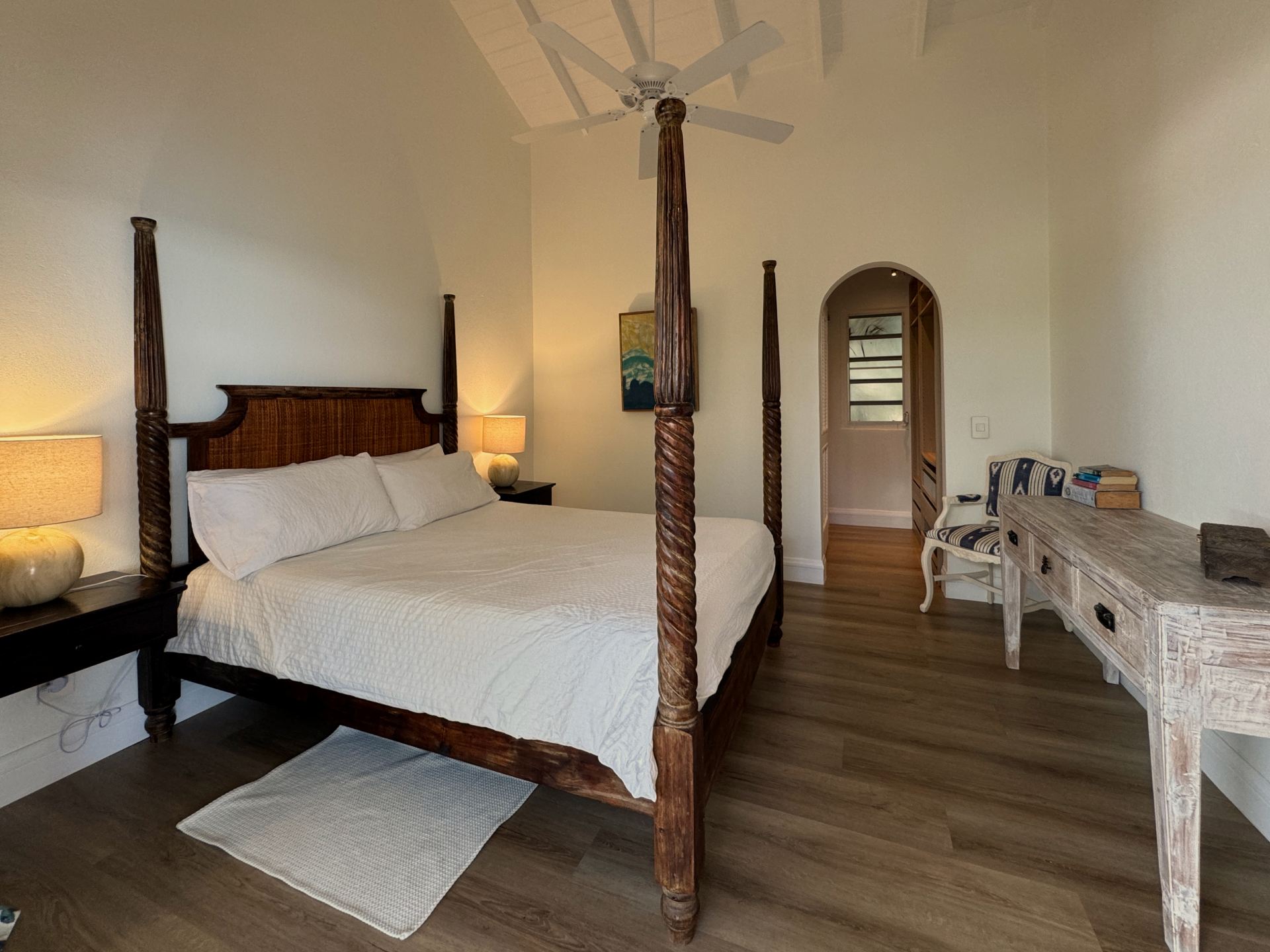 La Marea & Guest House