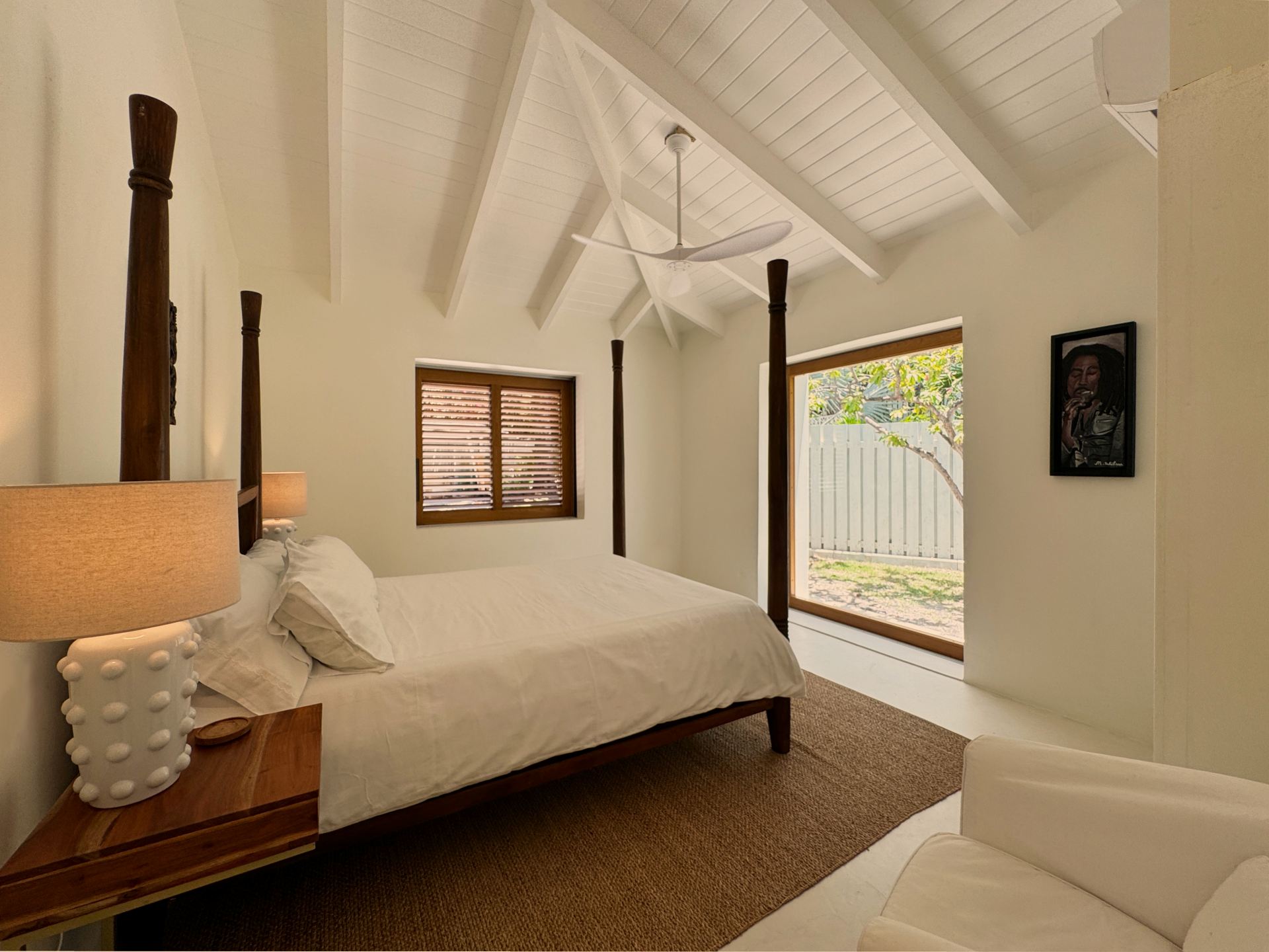 La Marea & Guest House