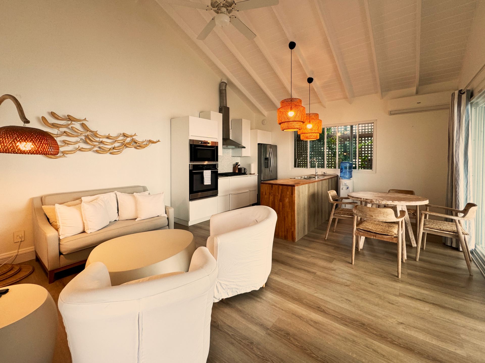 La Marea & Guest House