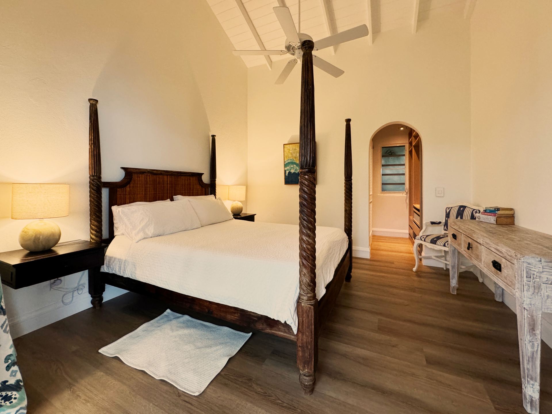 La Marea & Guest House