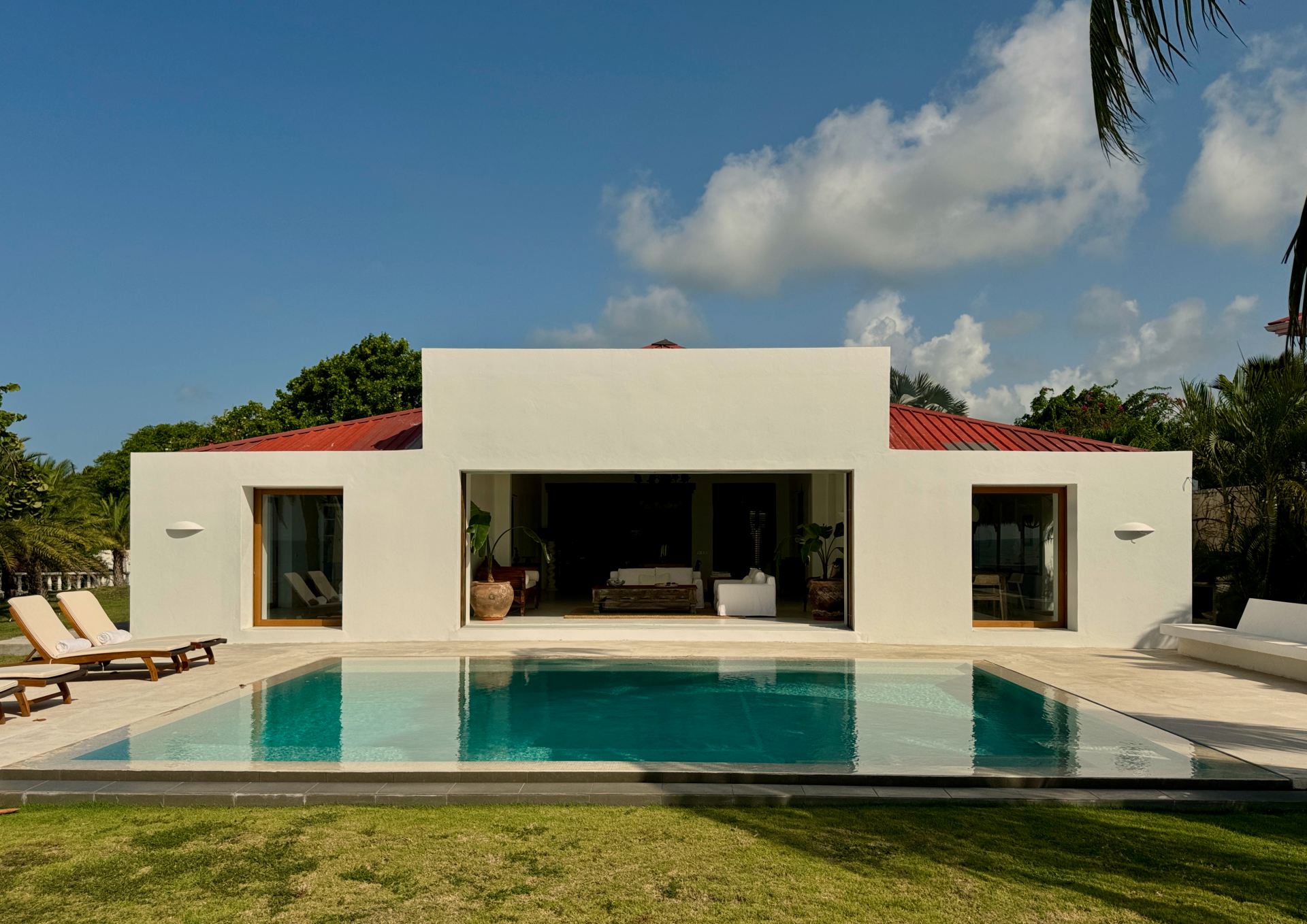 La Marea & Guest House