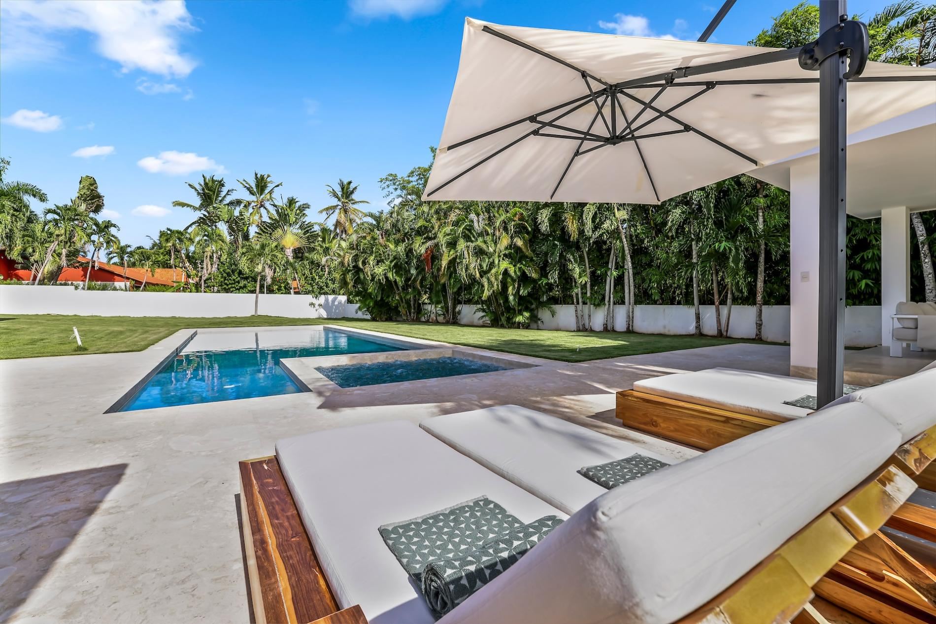Villa Serenity Luxe Tropical Retreat