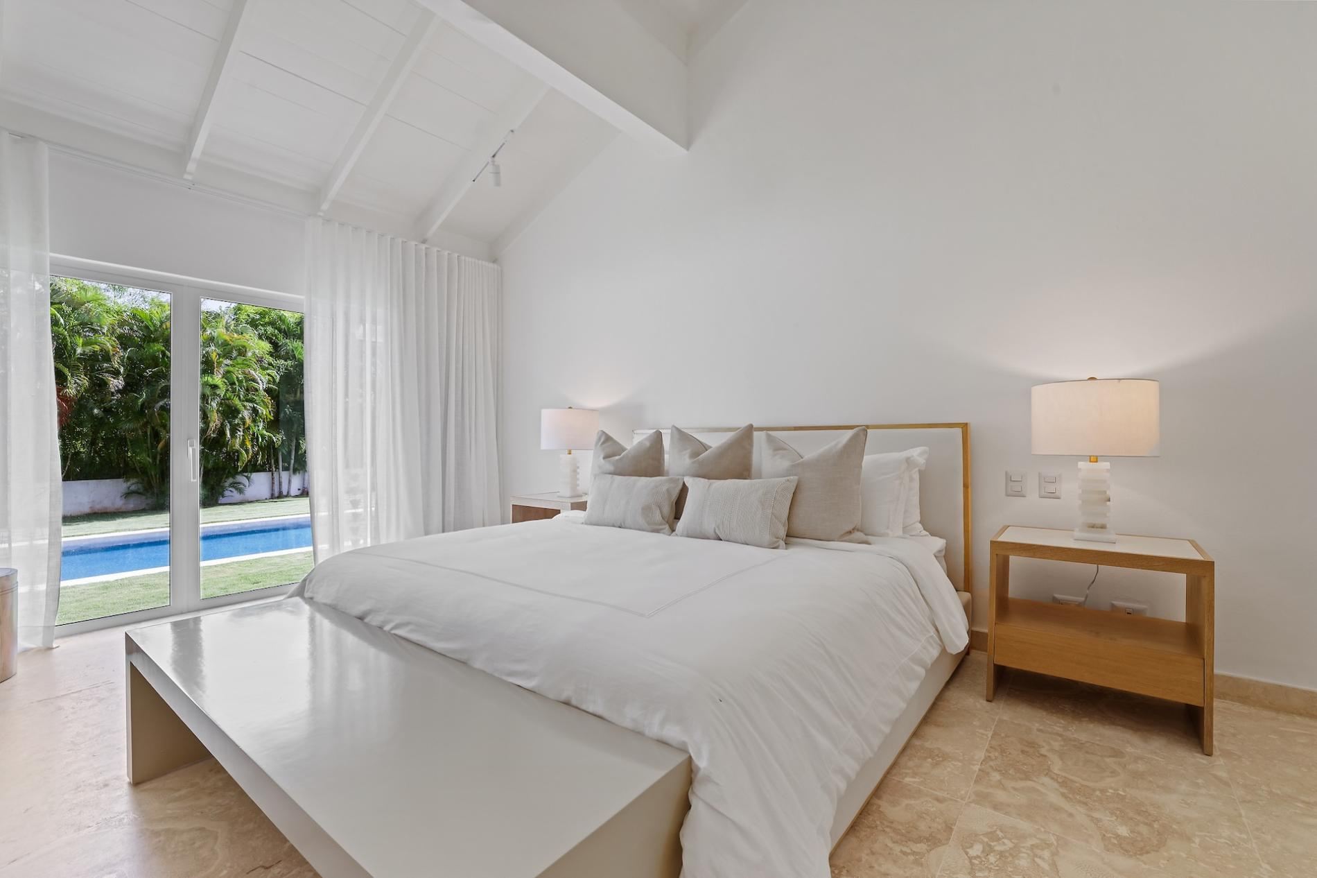 Villa Serenity Luxe Tropical Retreat