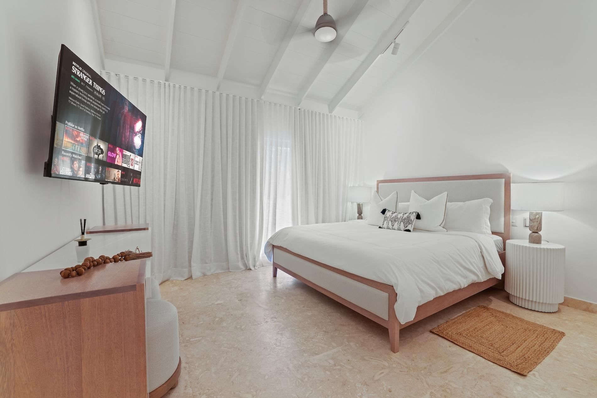 Villa Serenity Luxe Tropical Retreat