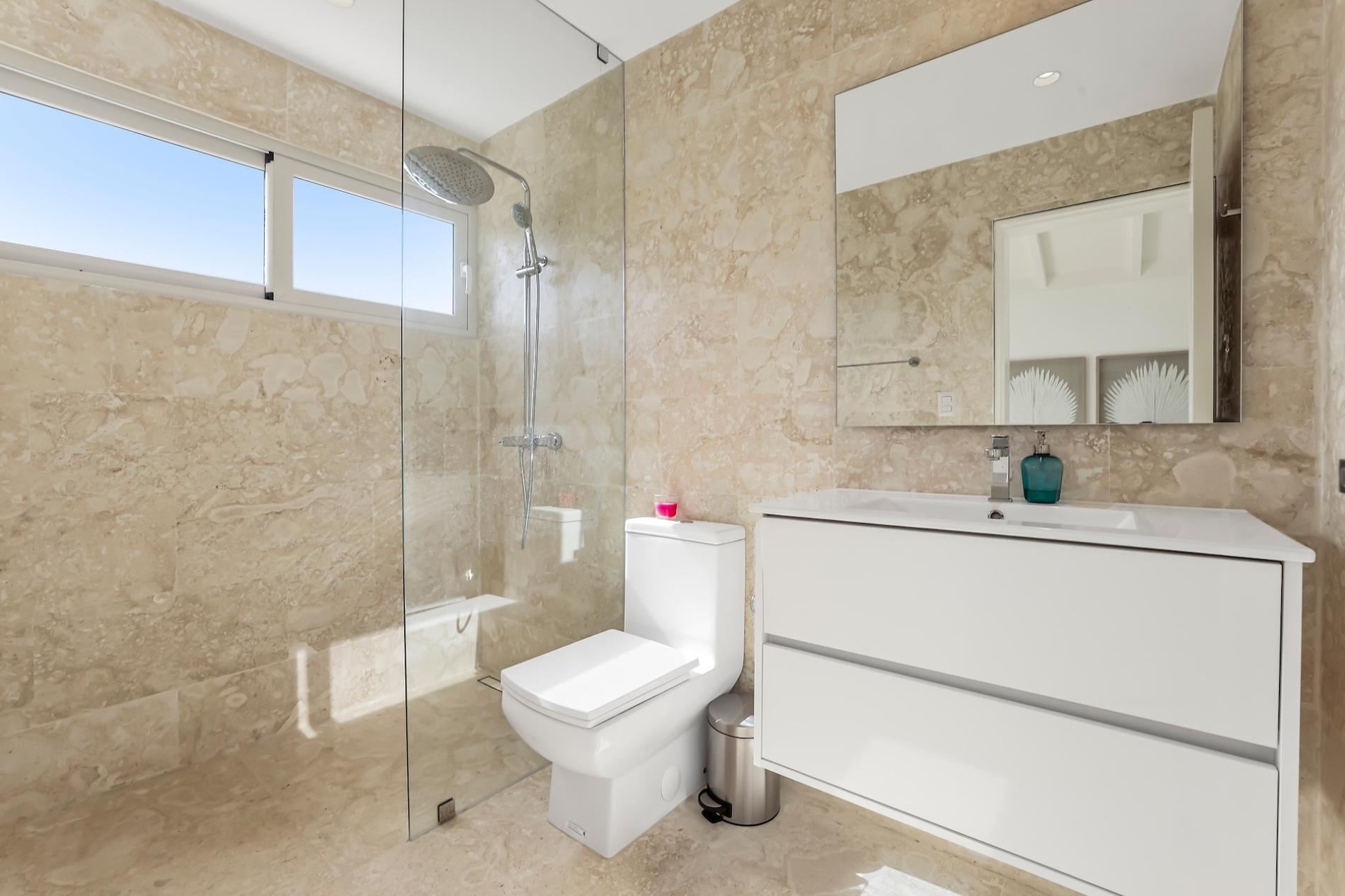 Villa Serenity Luxe Tropical Retreat