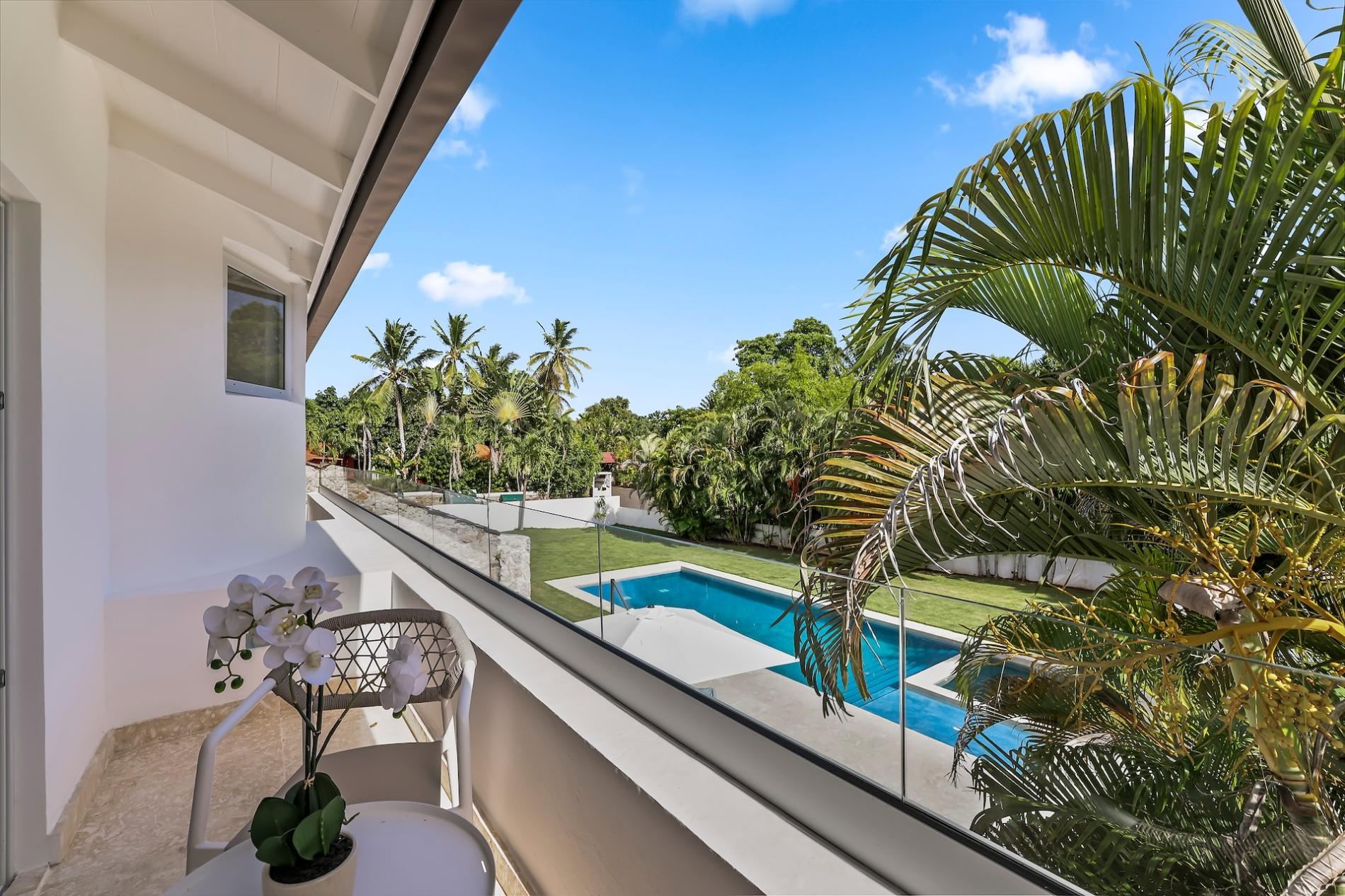 Villa Serenity Luxe Tropical Retreat