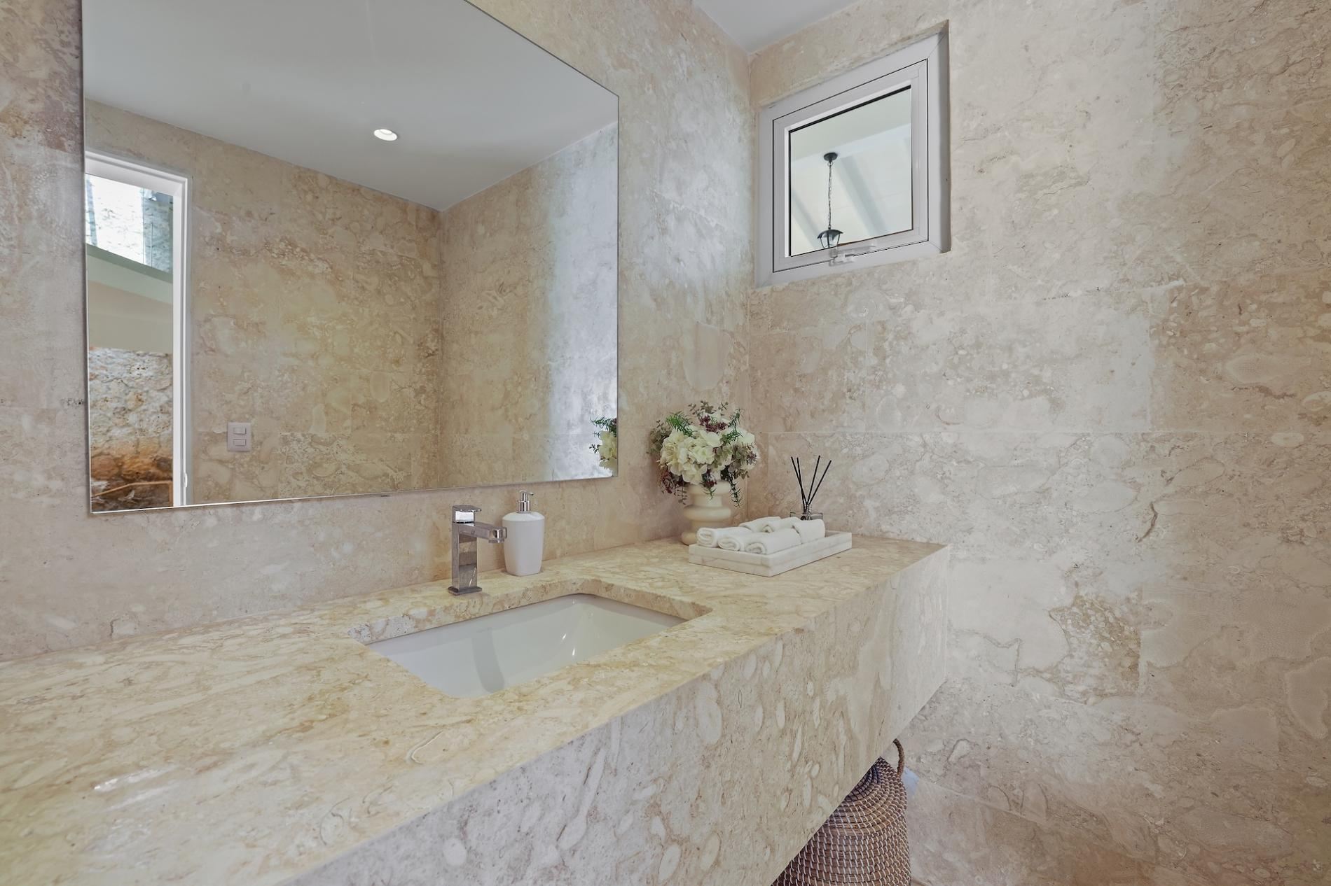 Villa Serenity Luxe Tropical Retreat