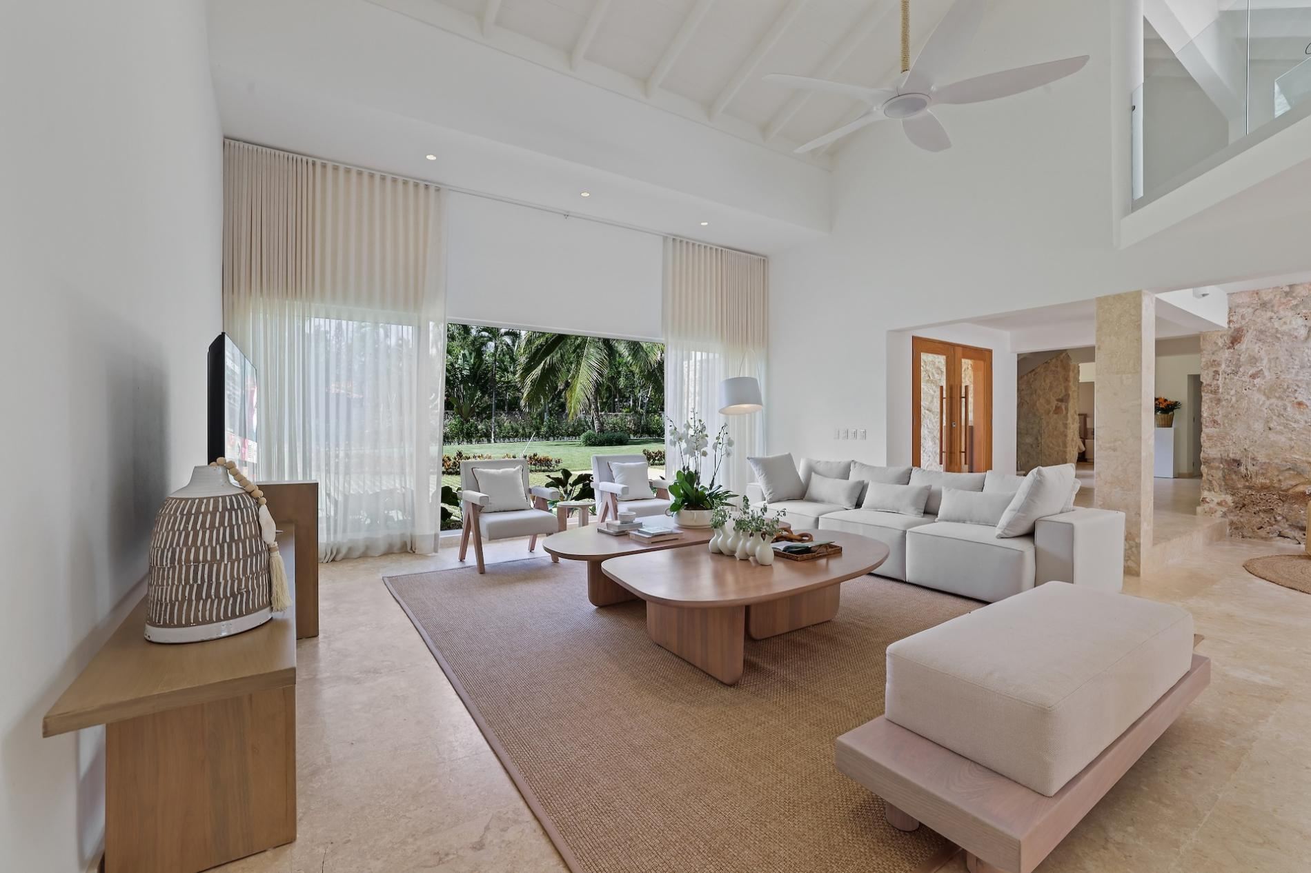 Villa Serenity Luxe Tropical Retreat