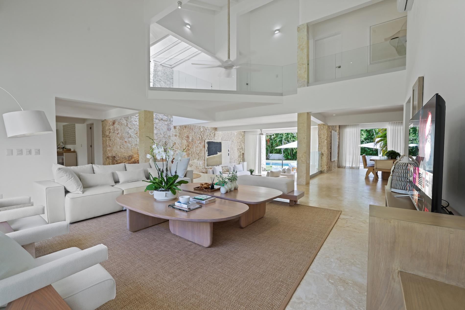 Villa Serenity Luxe Tropical Retreat