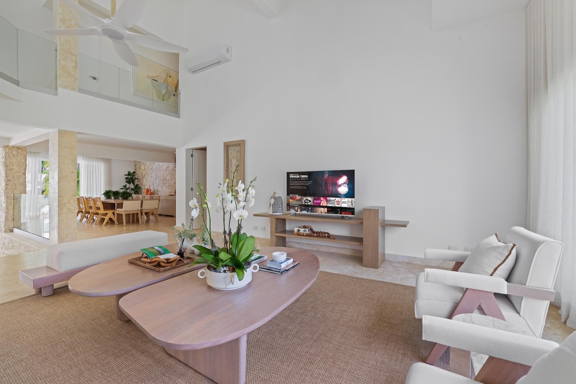 Villa Serenity Luxe Tropical Retreat