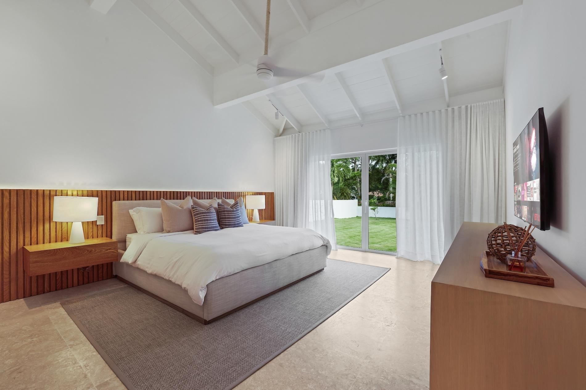 Villa Serenity Luxe Tropical Retreat