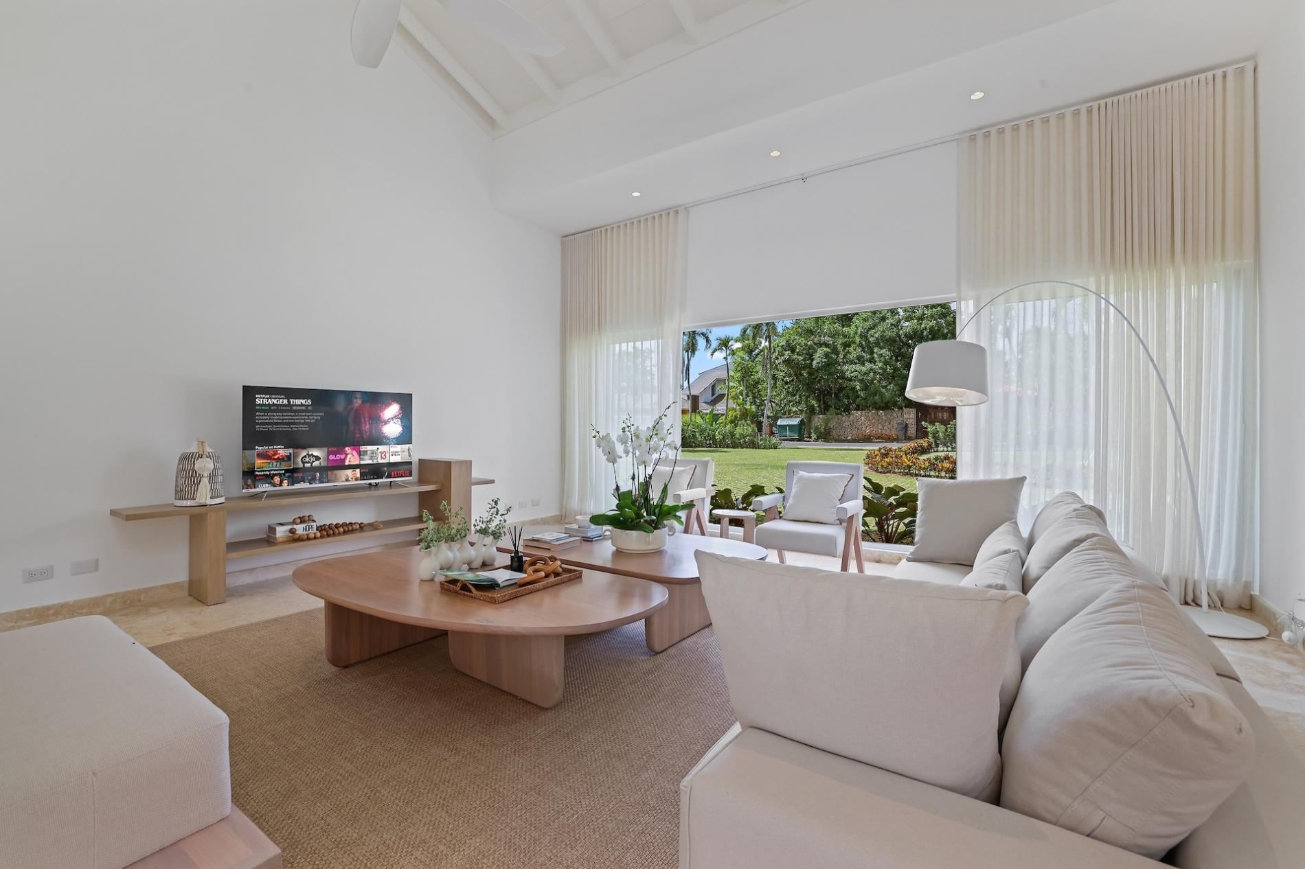 Villa Serenity Luxe Tropical Retreat