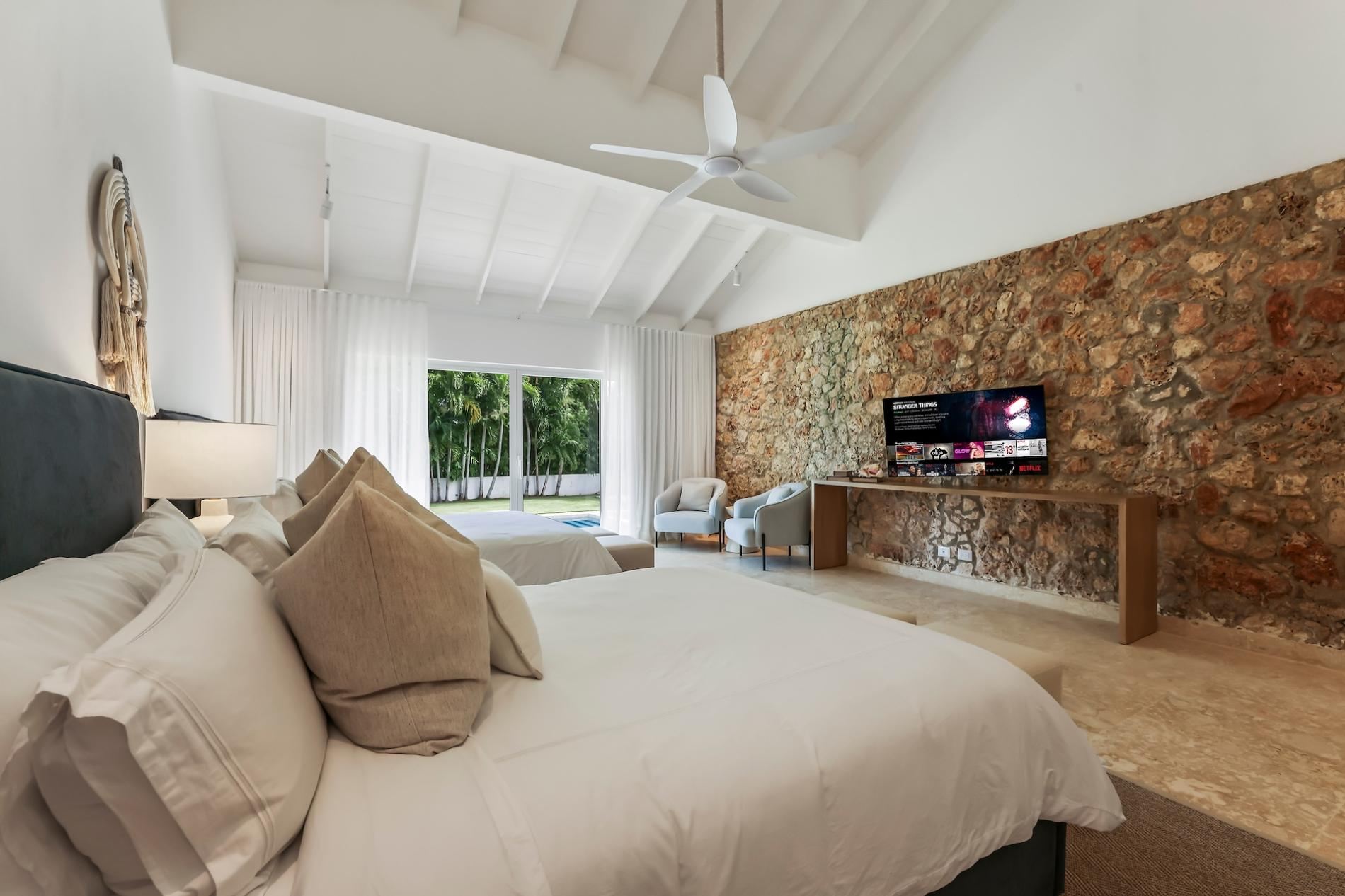 Villa Serenity Luxe Tropical Retreat