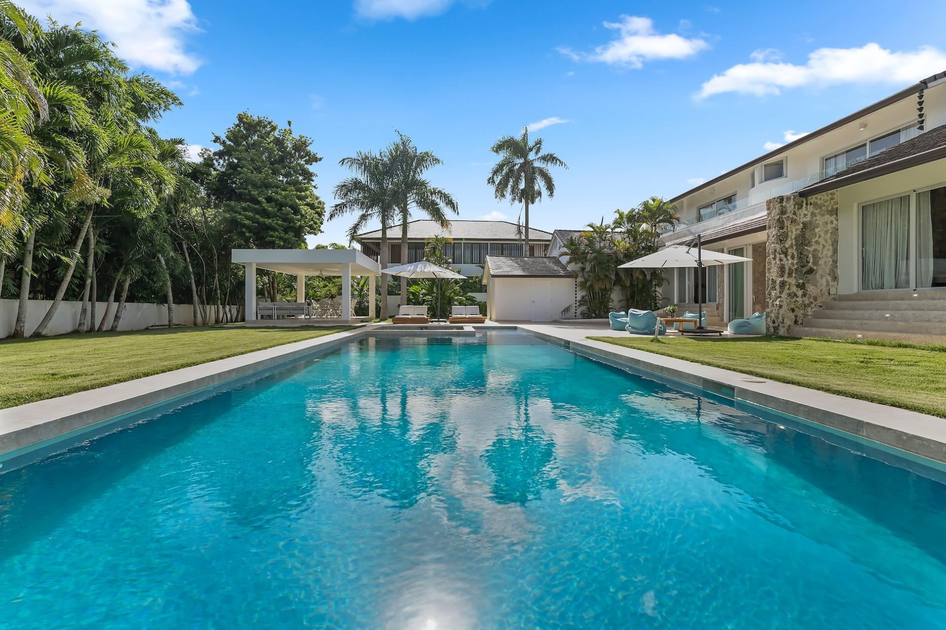 Villa Serenity Luxe Tropical Retreat