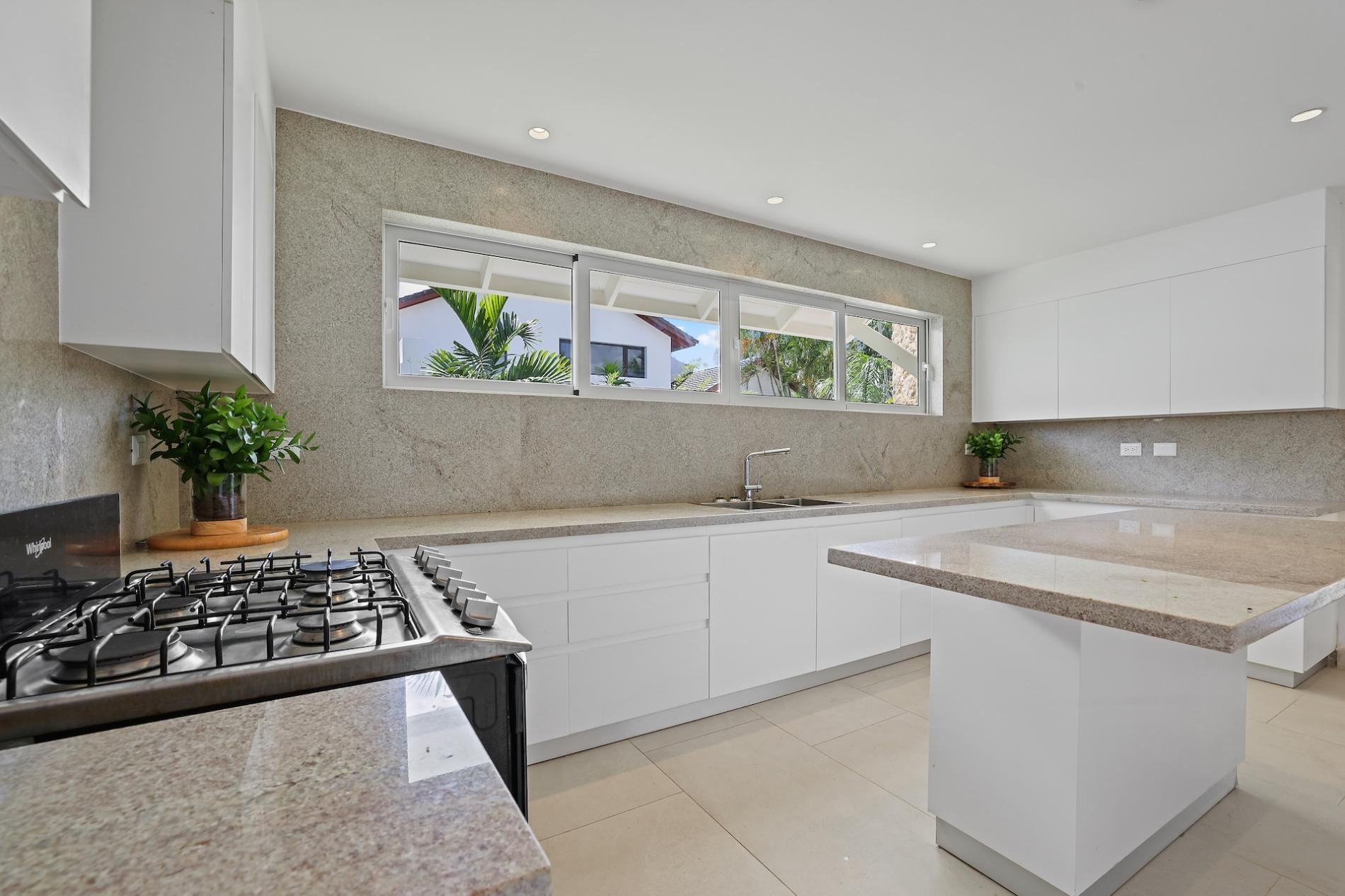 Villa Serenity Luxe Tropical Retreat