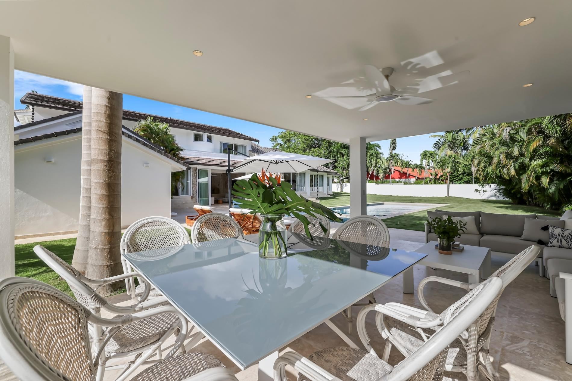 Villa Serenity Luxe Tropical Retreat