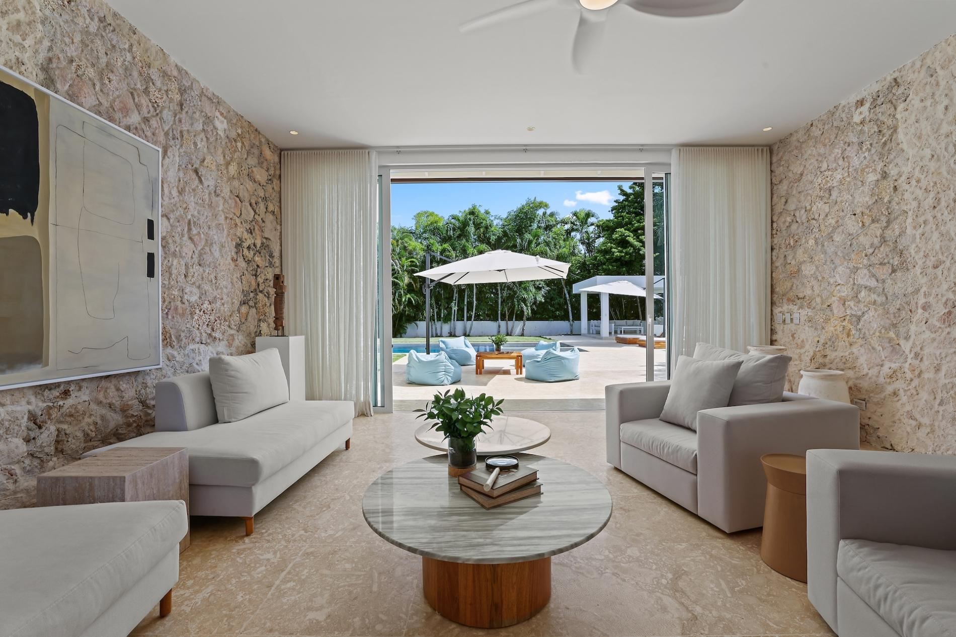 Villa Serenity Luxe Tropical Retreat