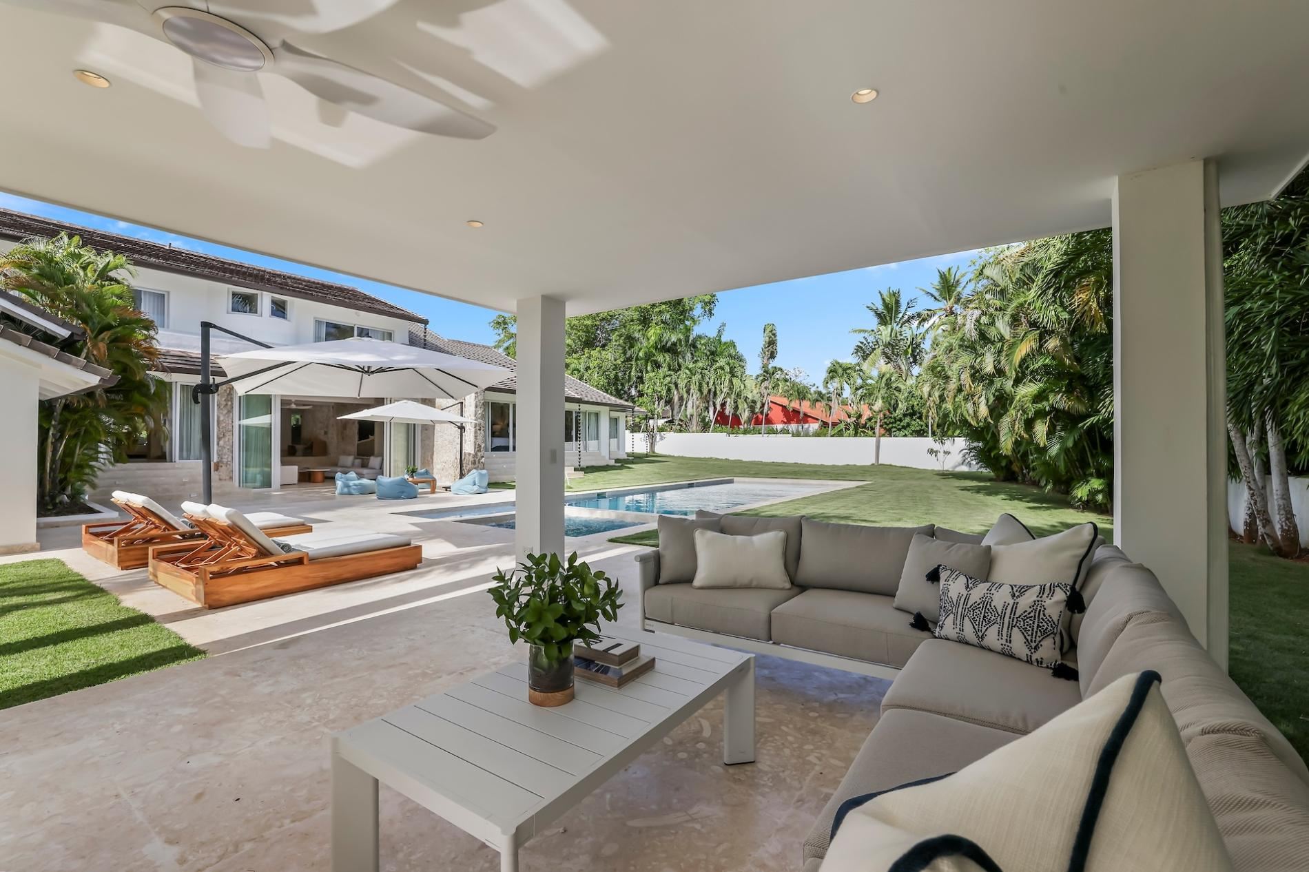 Villa Serenity Luxe Tropical Retreat