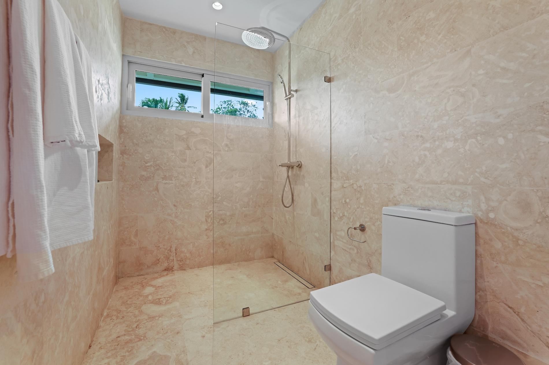 Villa Serenity Luxe Tropical Retreat