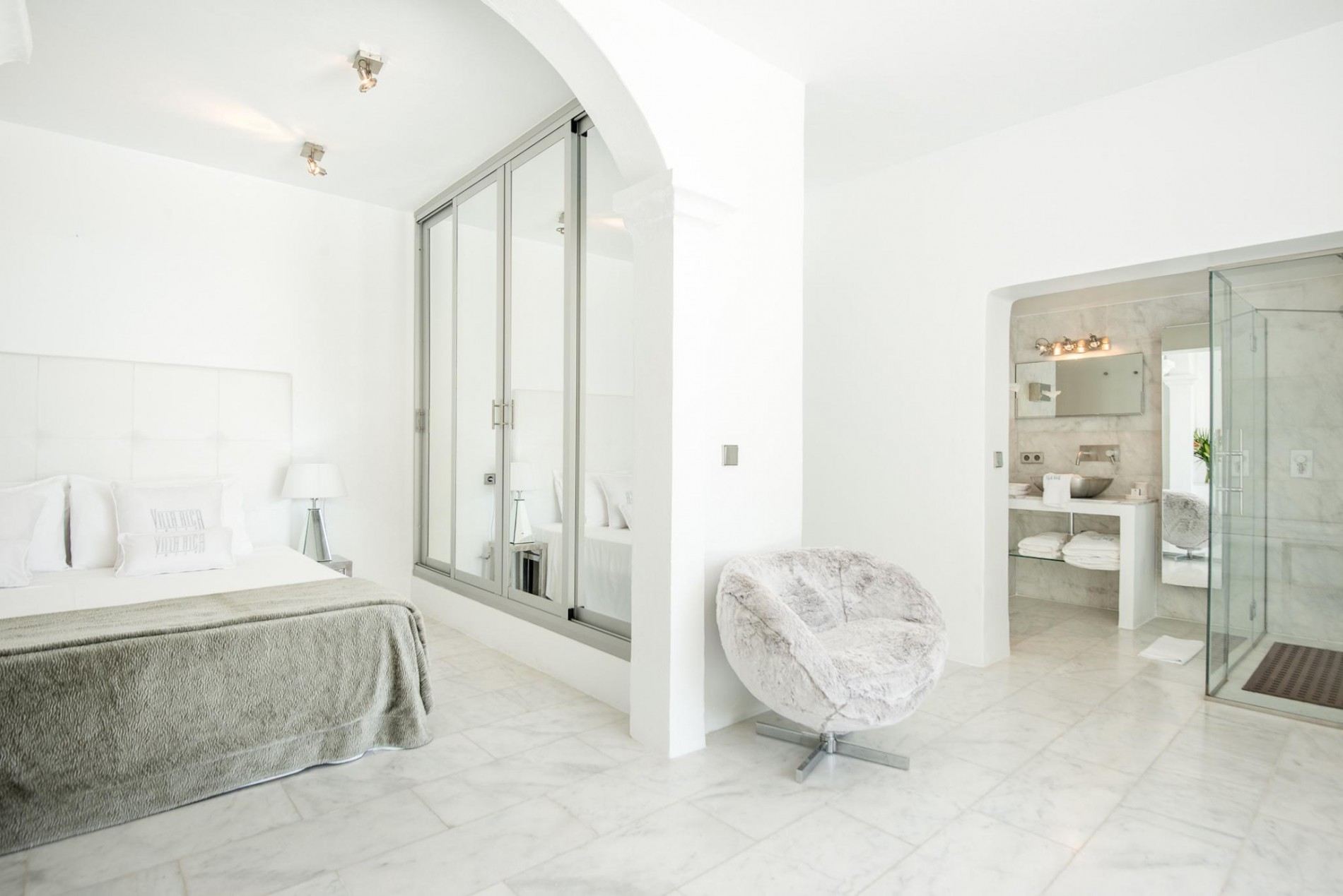 Cala Jondal Exclusive