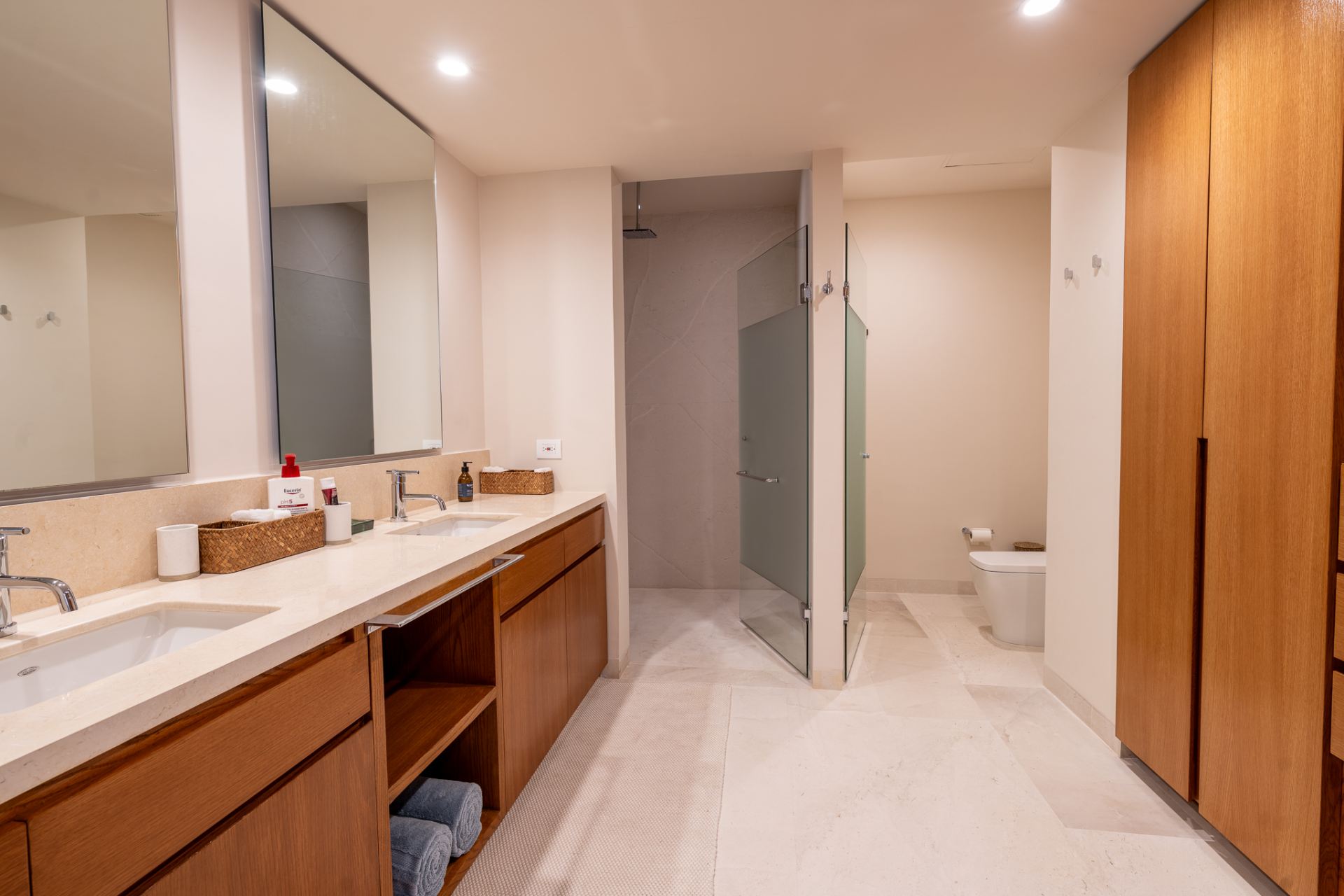 Villa Surf Residences 211