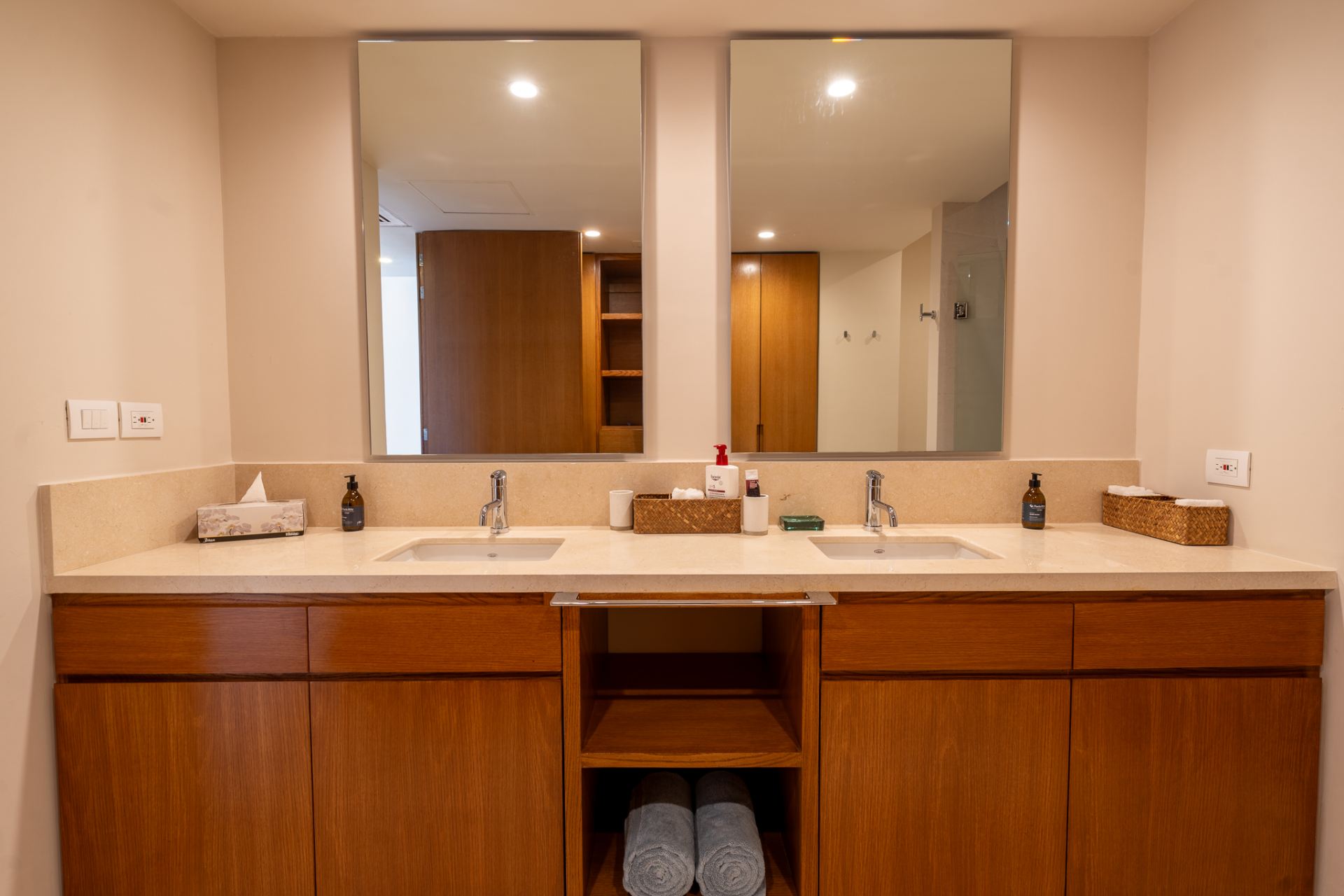 Villa Surf Residences 211