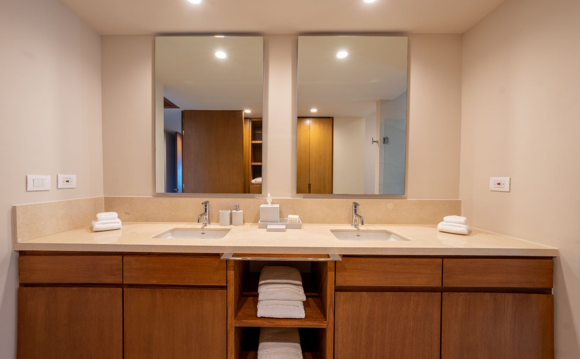 Villa Surf Residences 221