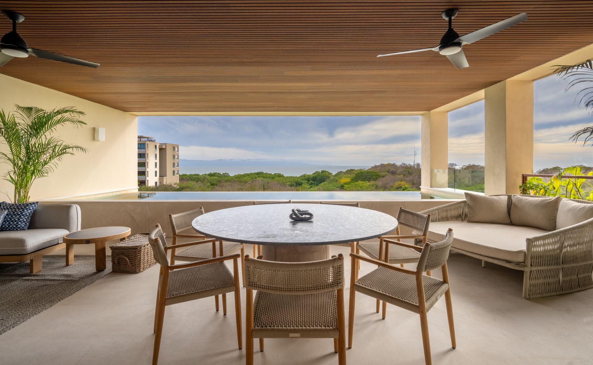 Villa Surf Residences 221