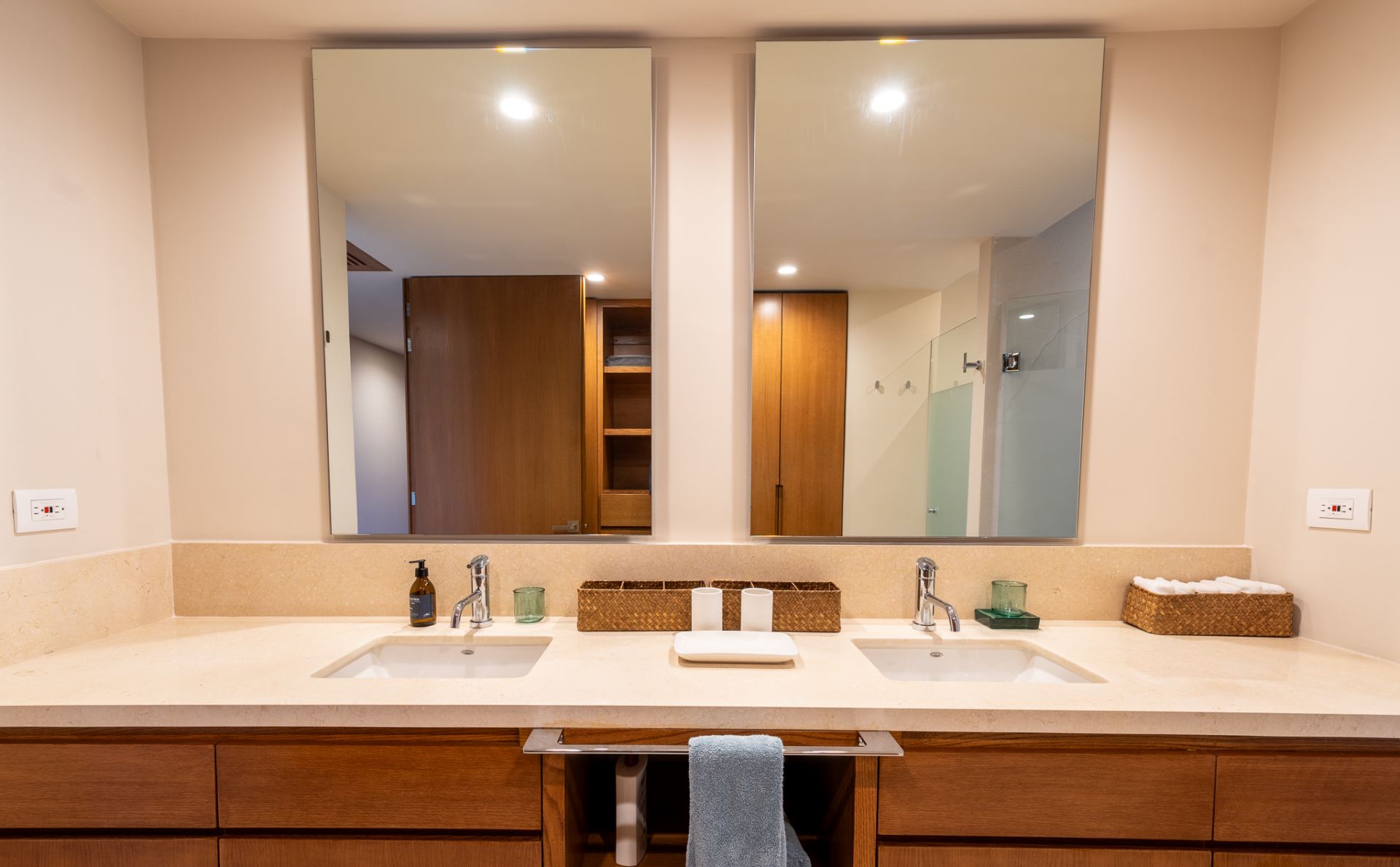 Villa Surf Residences 211