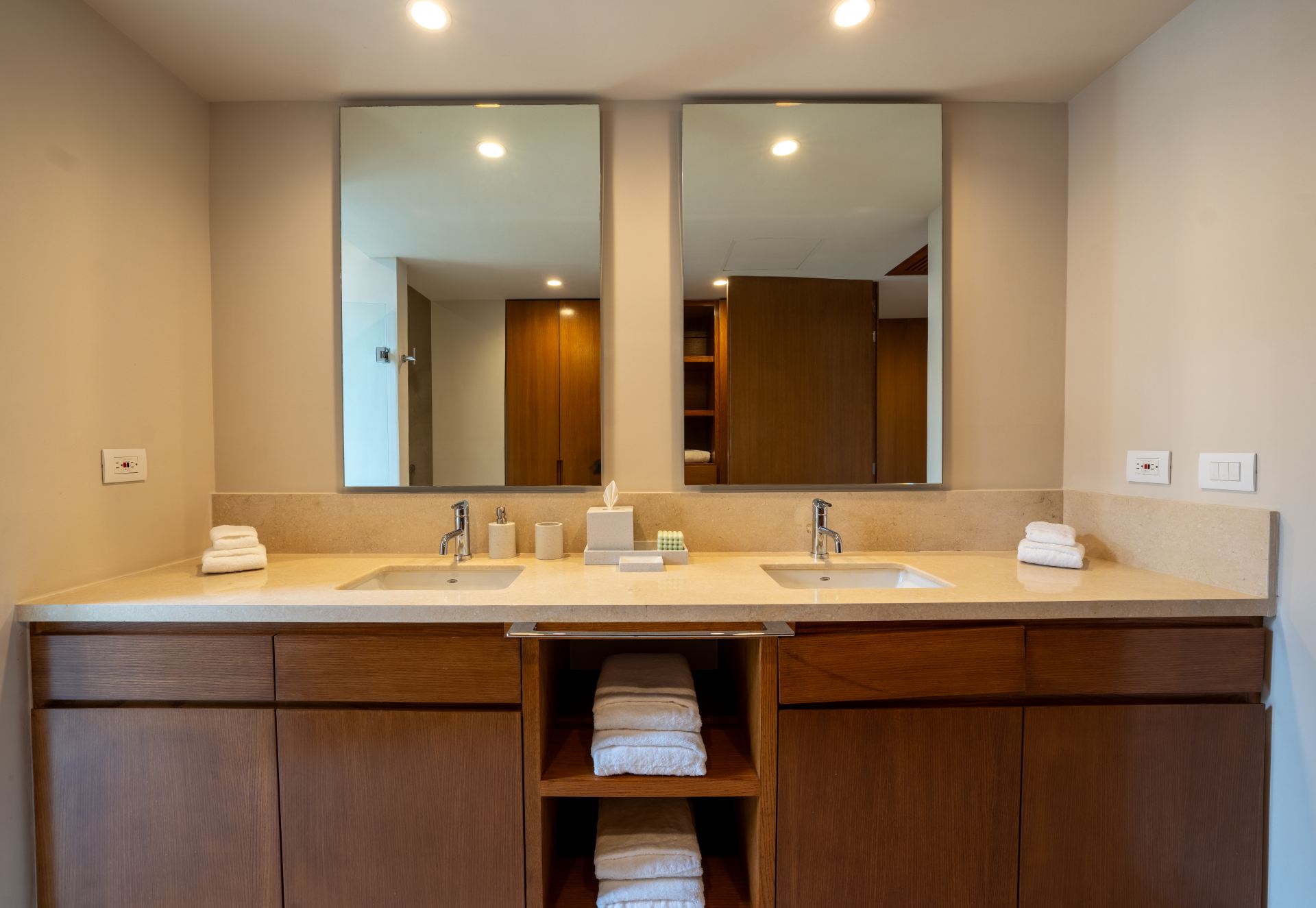 Villa Surf Residences 221