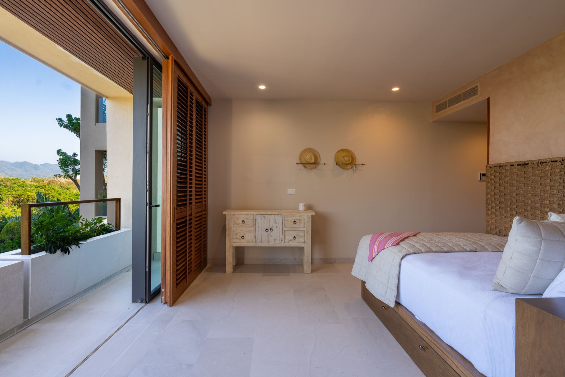 Villa Surf Residences 211