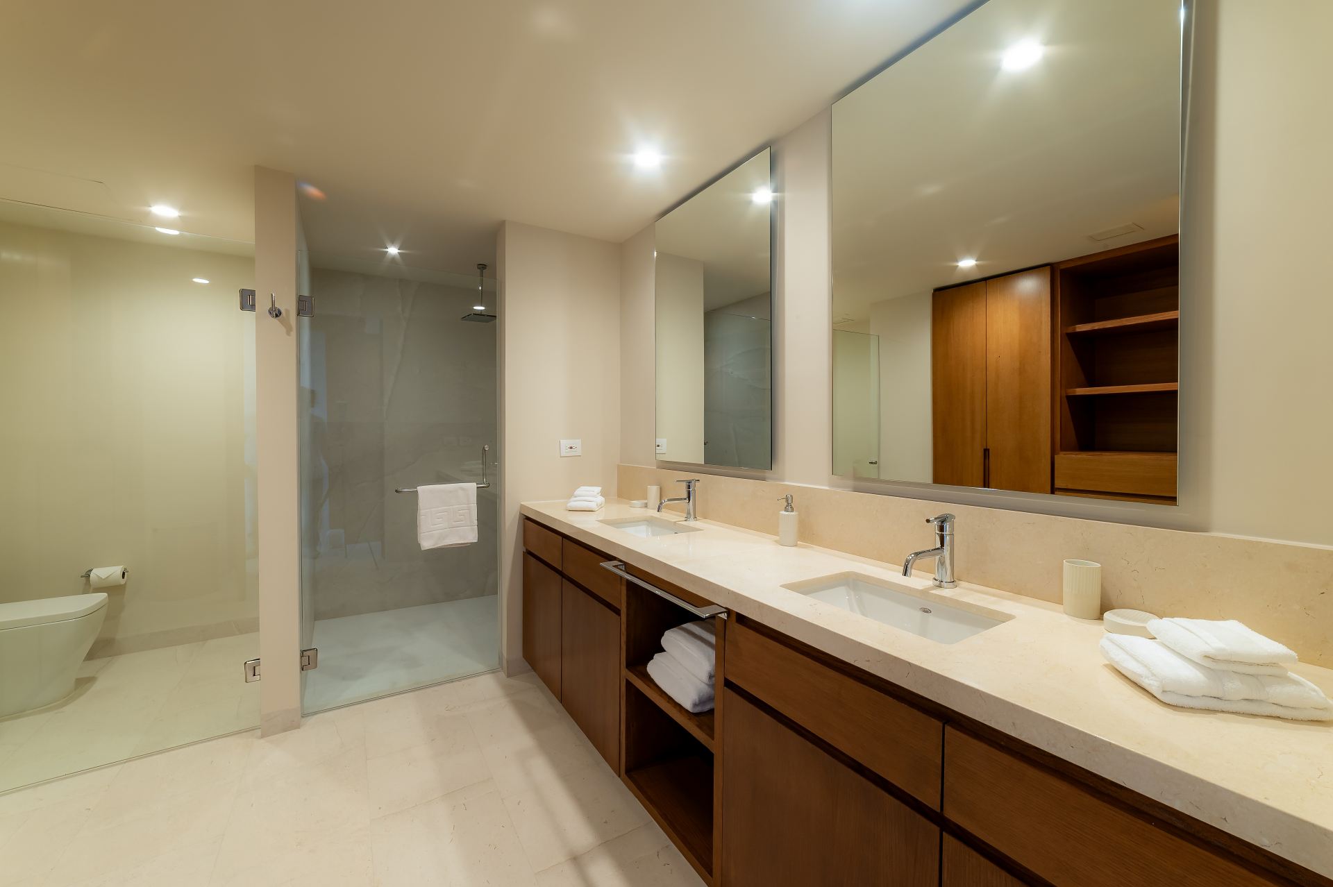 Villa Surf Residences 312