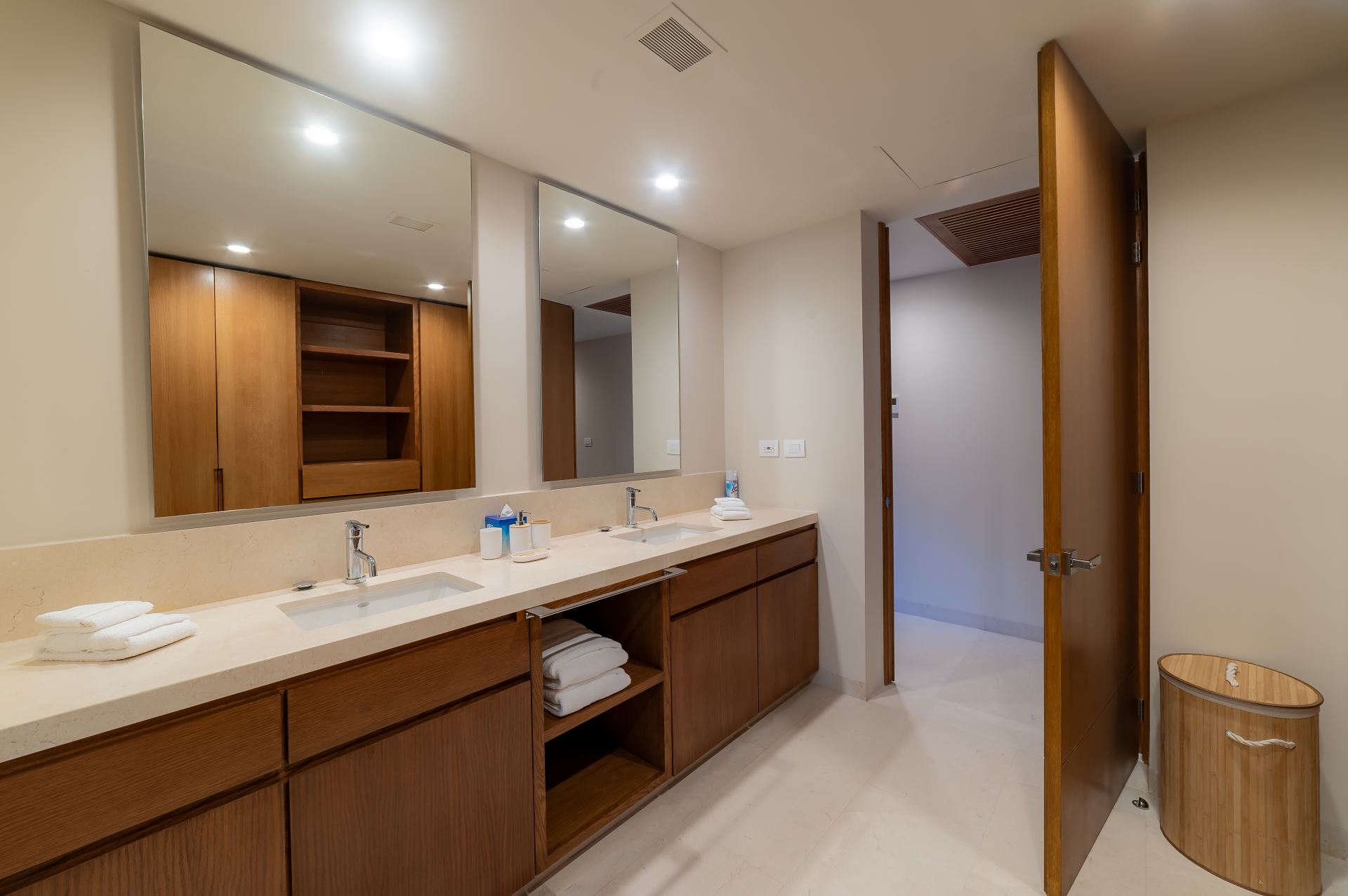 Villa Surf Residences 312