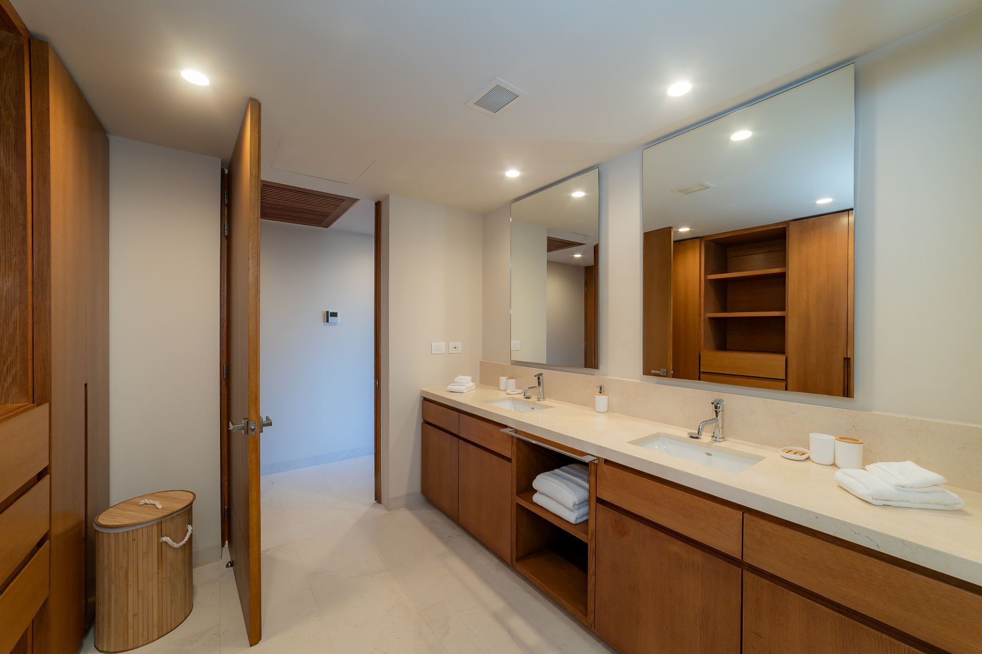 Villa Surf Residences 312