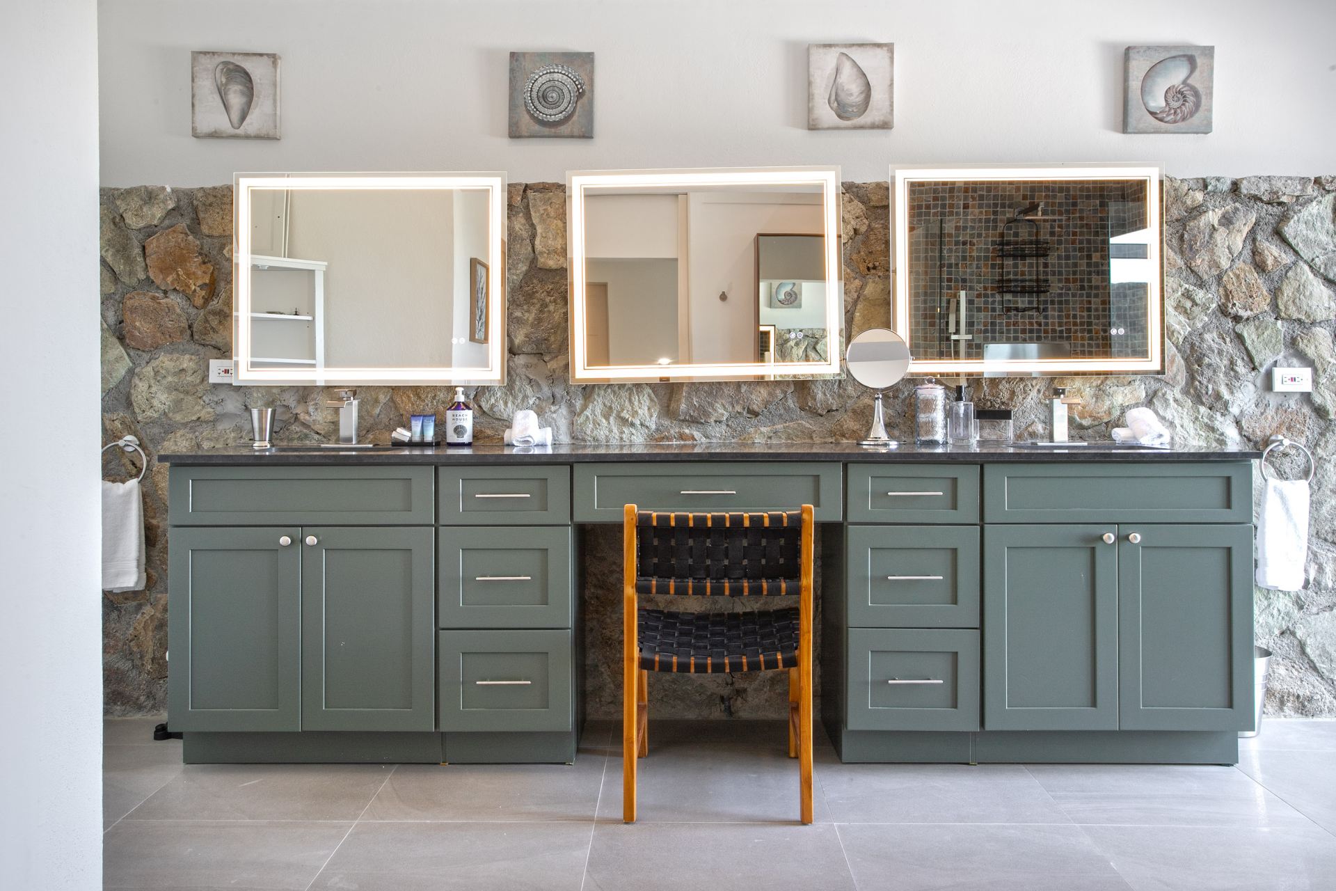 Villa Five Minutes More