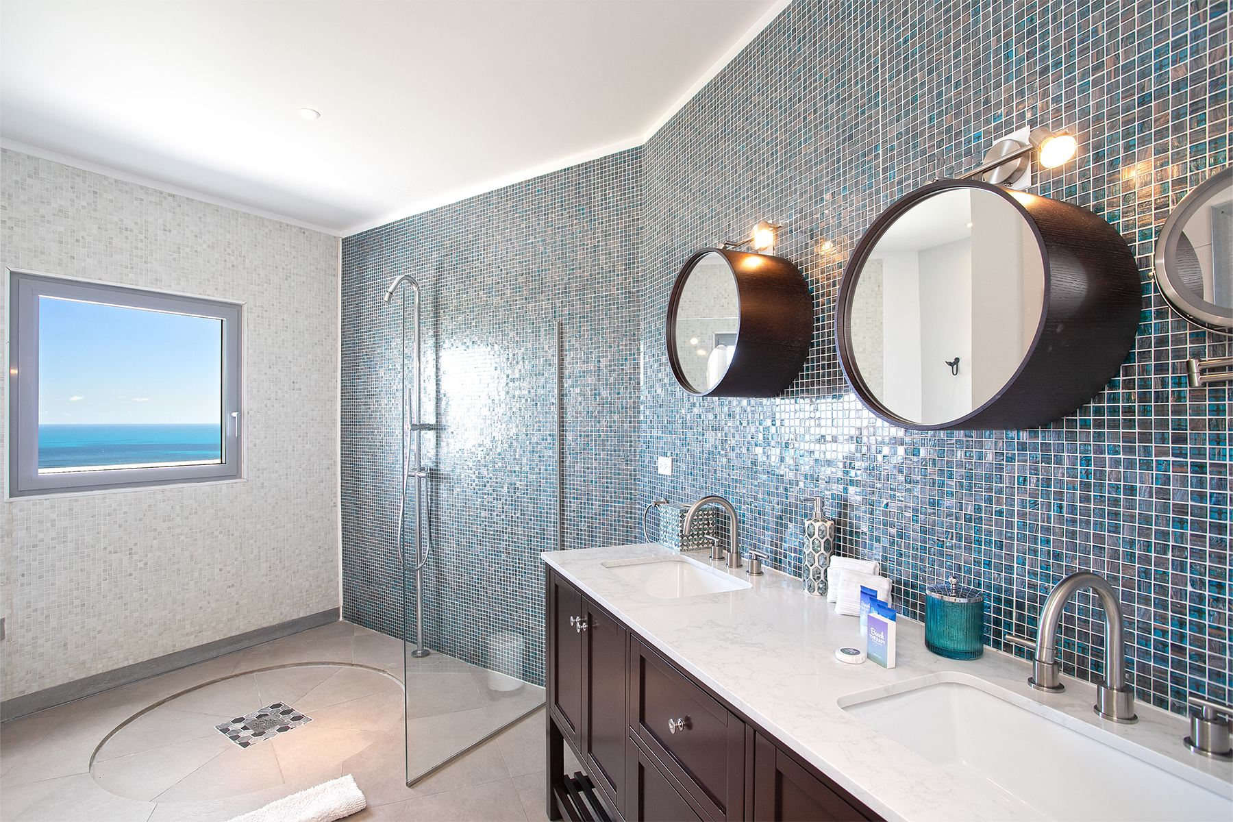 Villa Five Minutes More