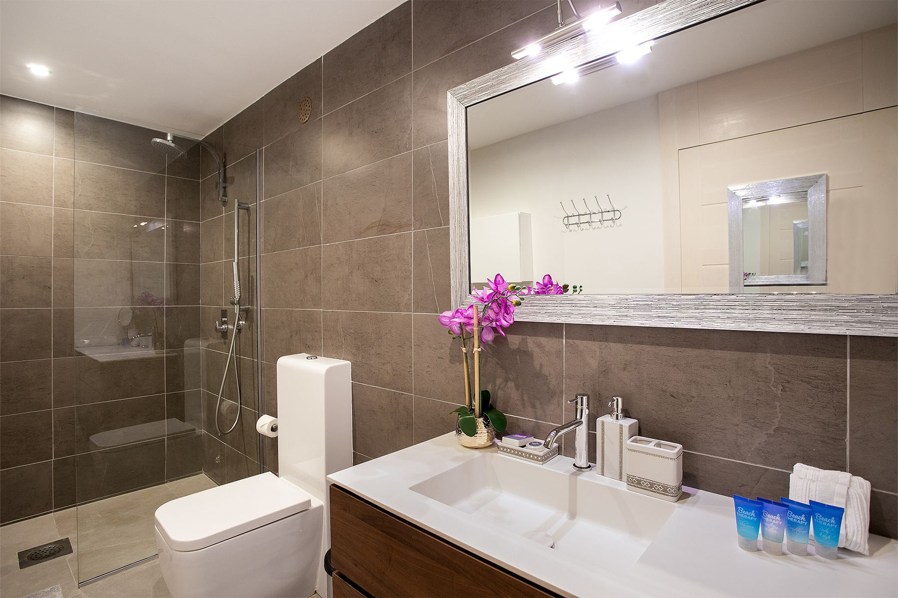 Villa Five Minutes More