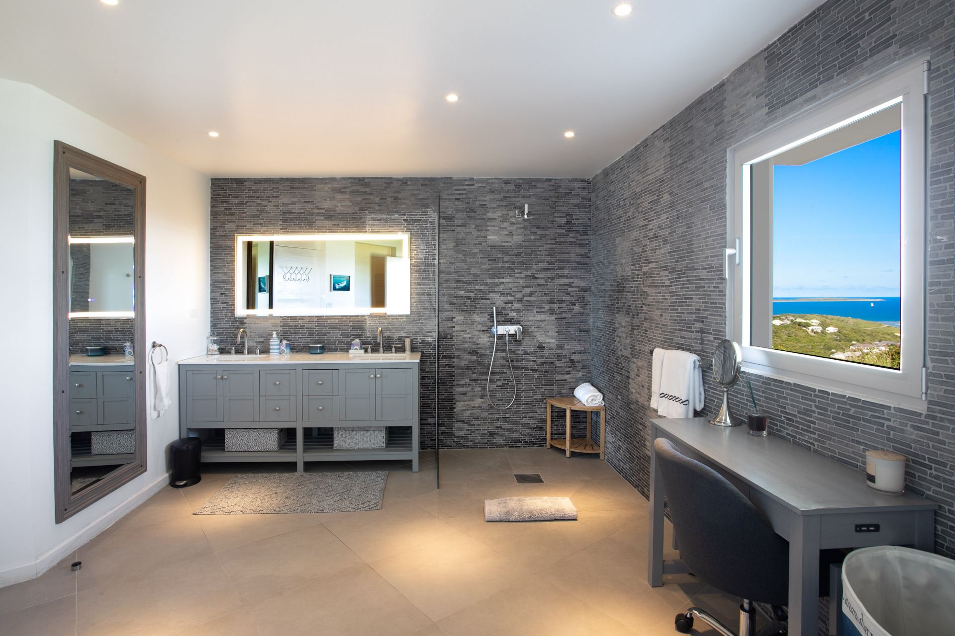 Villa Five Minutes More