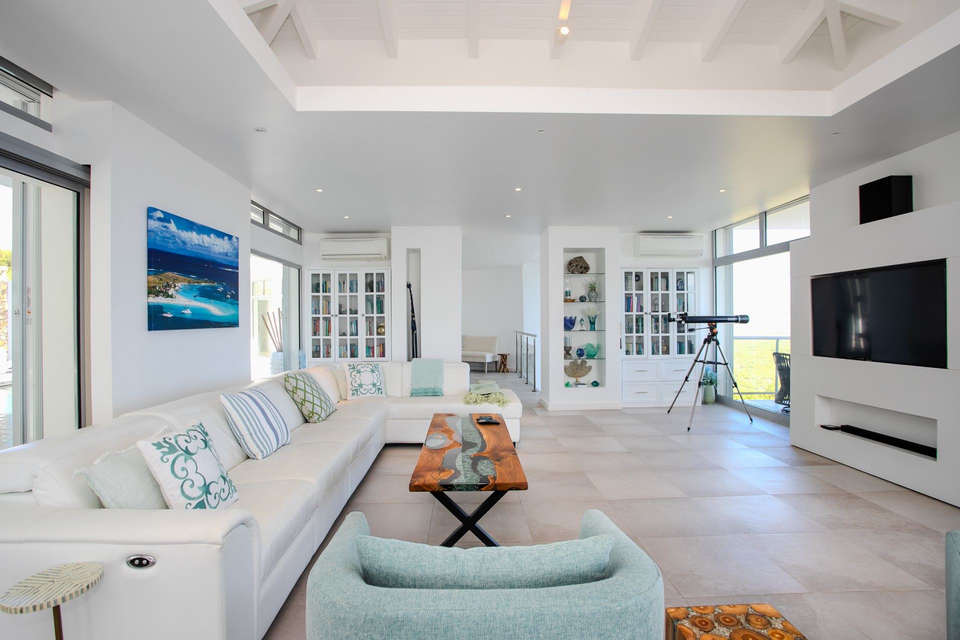 Villa Five Minutes More