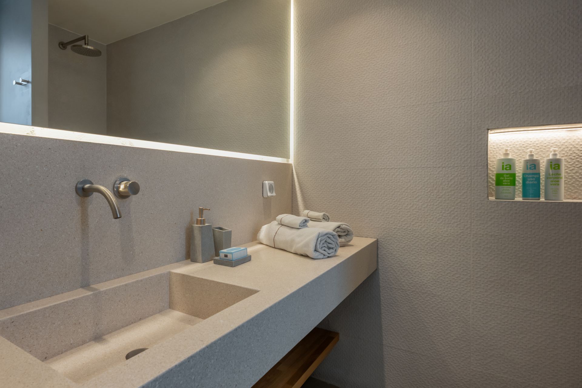 Villa Dabet and Guest House